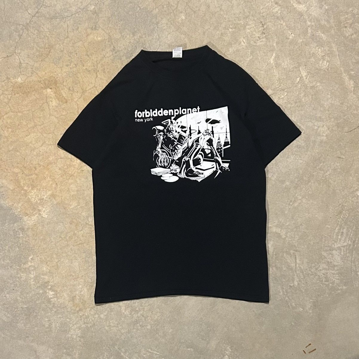 Vintage Essential Vintage Y2K Forbidden Planet New York Comic Tee Size US M / EU 48-50 / 2 - 1 Thumbnail