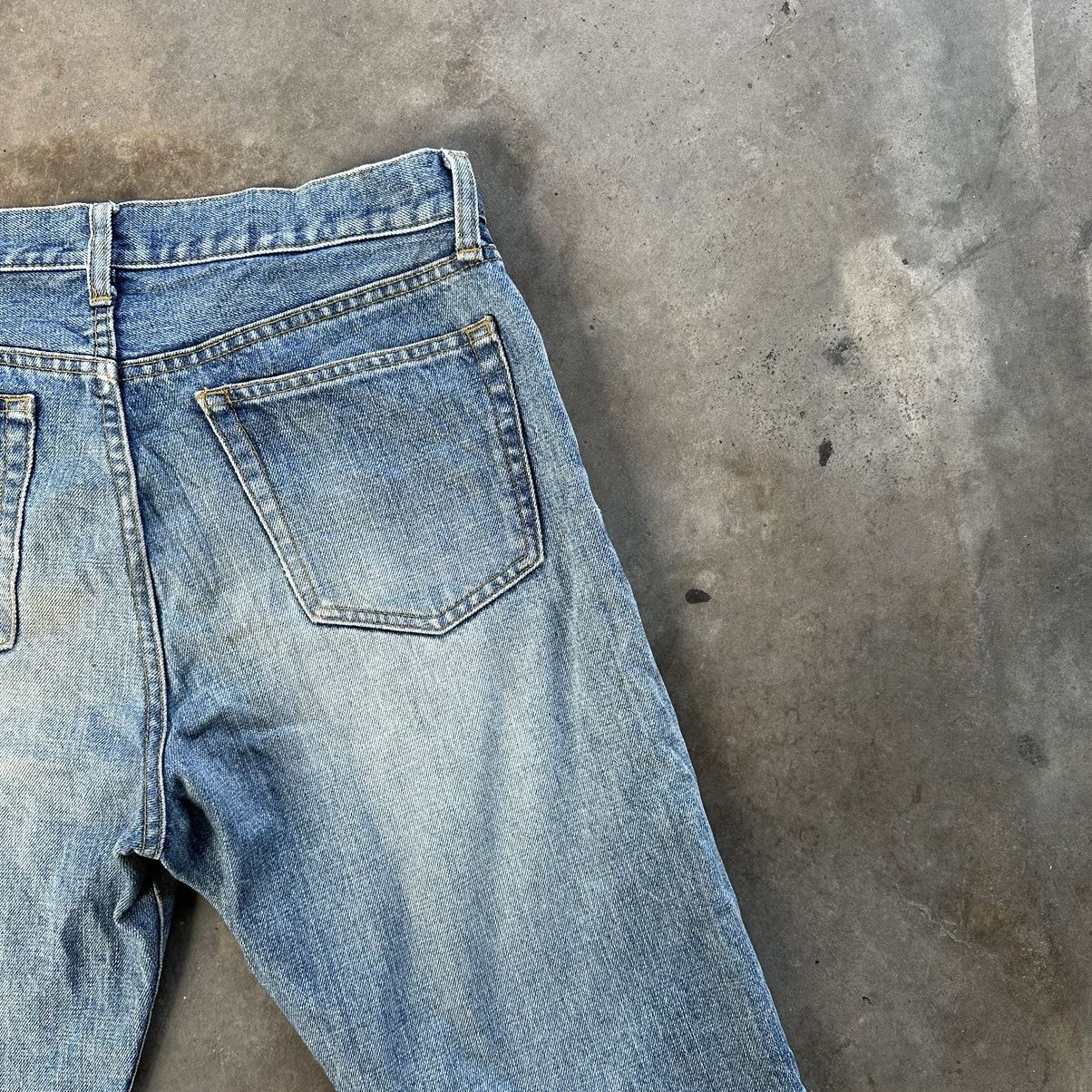 Japanese Brand Vintage Japanese Light Wash Faded Denim Jean Pant W32 Size US 32 / EU 48 - 14 Thumbnail