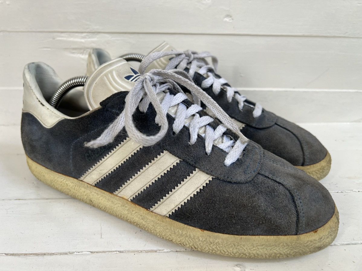 Adidas RARE Vintage Adidas Gazelle Navy Blue Suede White Shoes Size US 9 / EU 42 - 3 Thumbnail