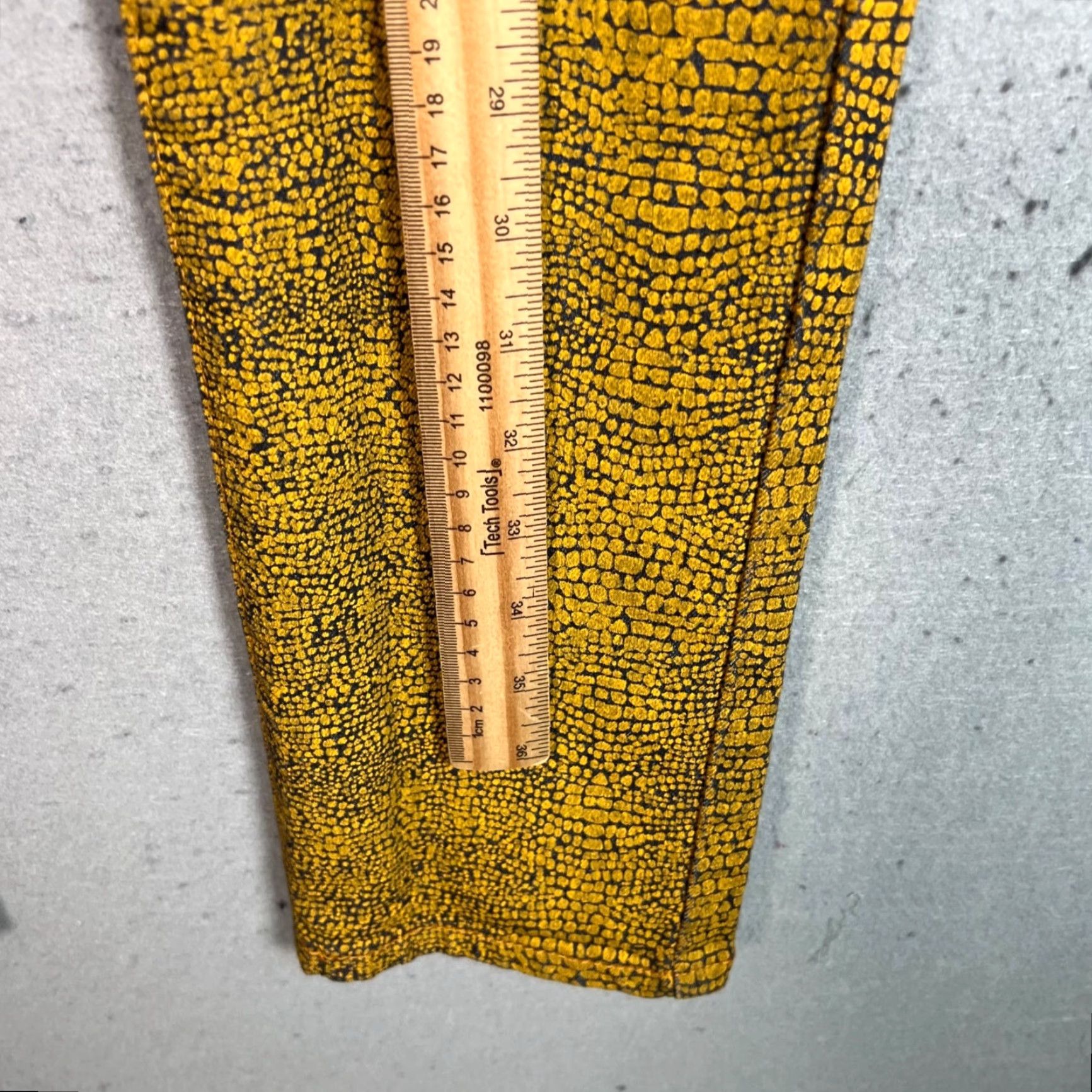Vintage SKI Jeans Jeans Skinny Adult Womens 11/12 Yellow Black Stretch Cotton Blend Denim 5-Pocket Inseam 31 in Zip Size 34" / US 12 / IT 48 - 6 Thumbnail