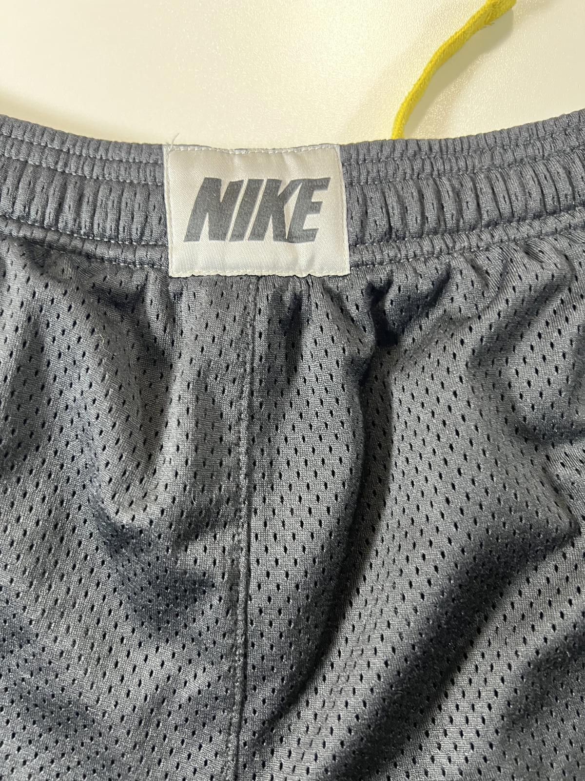 Nike Nike Livestrong Black and Yellow Athletic Shorts Size US 30 / EU 46 - 6 Thumbnail