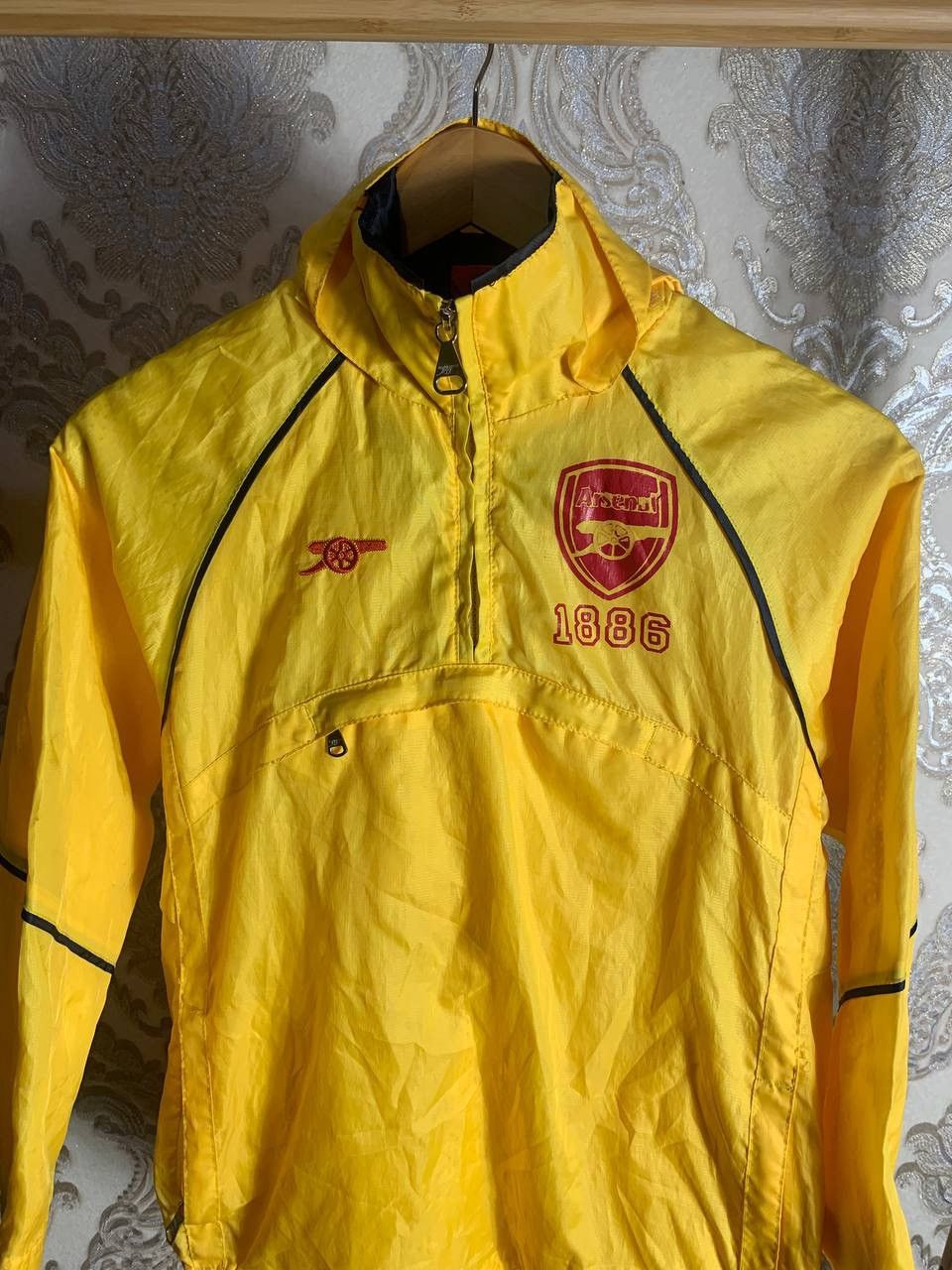 Vintage VERY RARE ARSENAL LONDON ENGLAND SOCCER JERSEY LIGHT JACKET Size US S / EU 44-46 / 1 - 2 Thumbnail