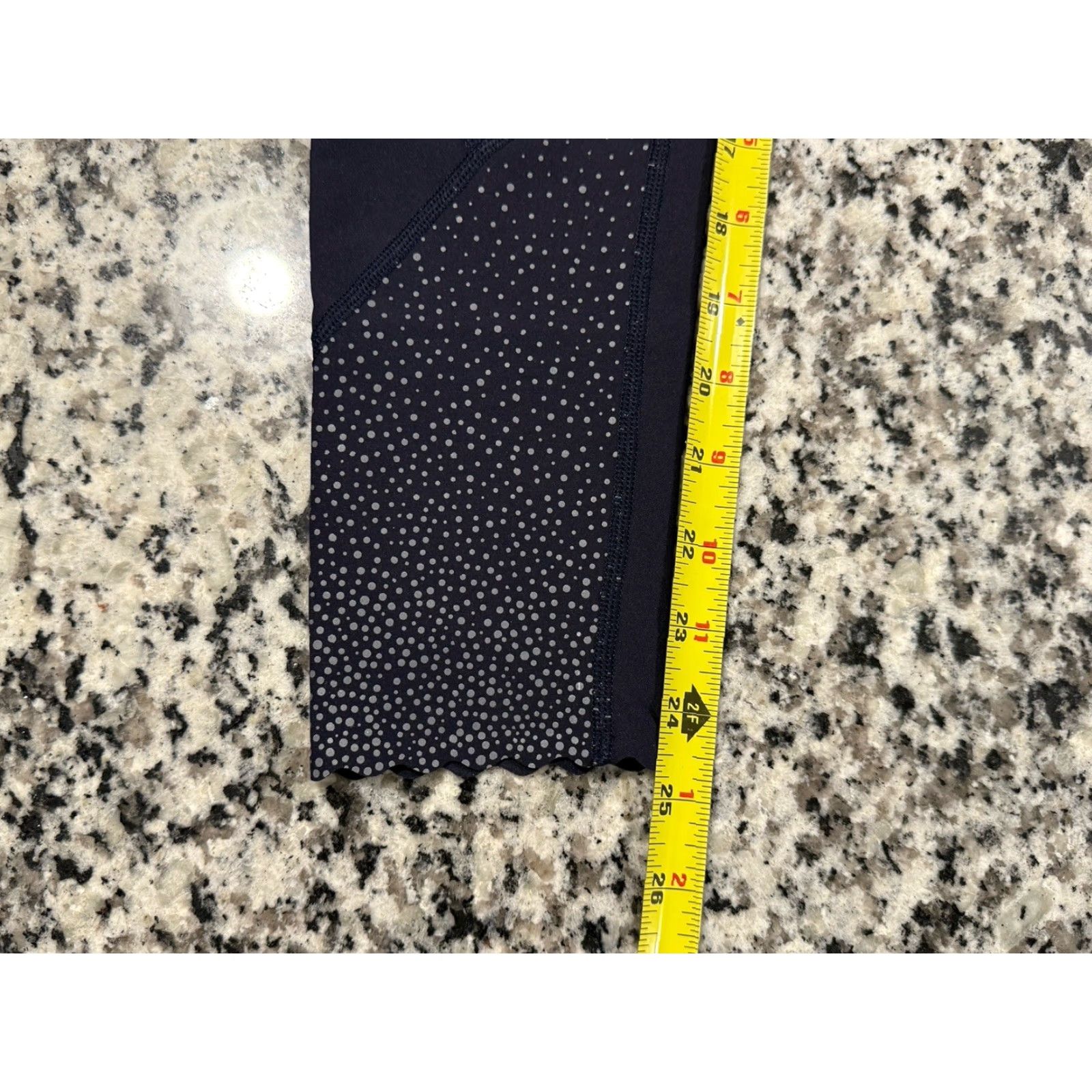 Lululemon Lululemon Blue Tight Stuff Tight II Scallop Hem Reflective 24.5" Inseam Sz 4 Leggings Women Regular Size 4 Blue Reflective Athleisure Size 27" / US 4 / IT 40 - 3 Thumbnail