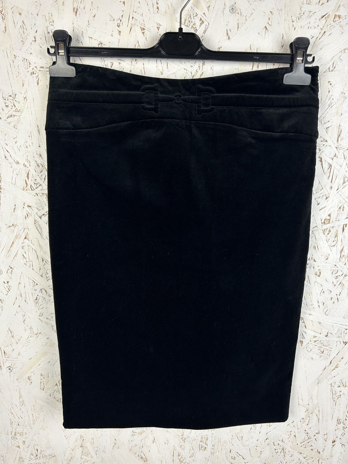 Gucci Vintage Gucci 2005 Velvet Velour Midi Pencil Skirt Black 40 Size 27" / US 4 / IT 40 - 1 Thumbnail
