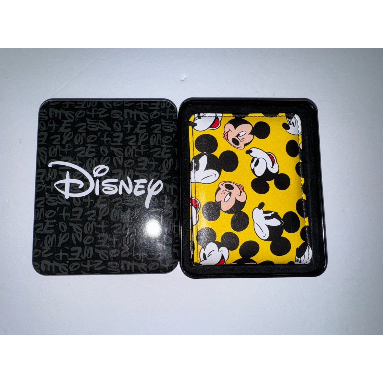 Disney Buckle-Down Mens Disney Mickey Mouse Bifold Wallet BNIB Size ONE SIZE - 1 Thumbnail