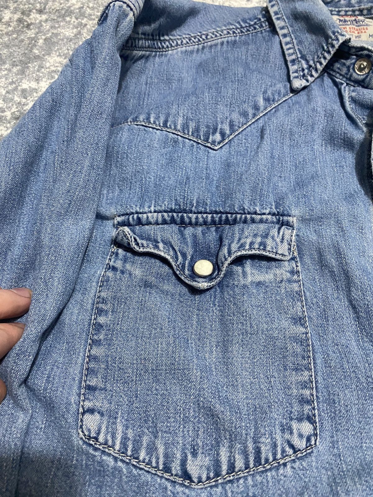 Levi's × Levi's Vintage Clothing × Vintage Levis vintage distreesed shirt with pearl pins 1997 Size US L / EU 52-54 / 3 - 9 Thumbnail