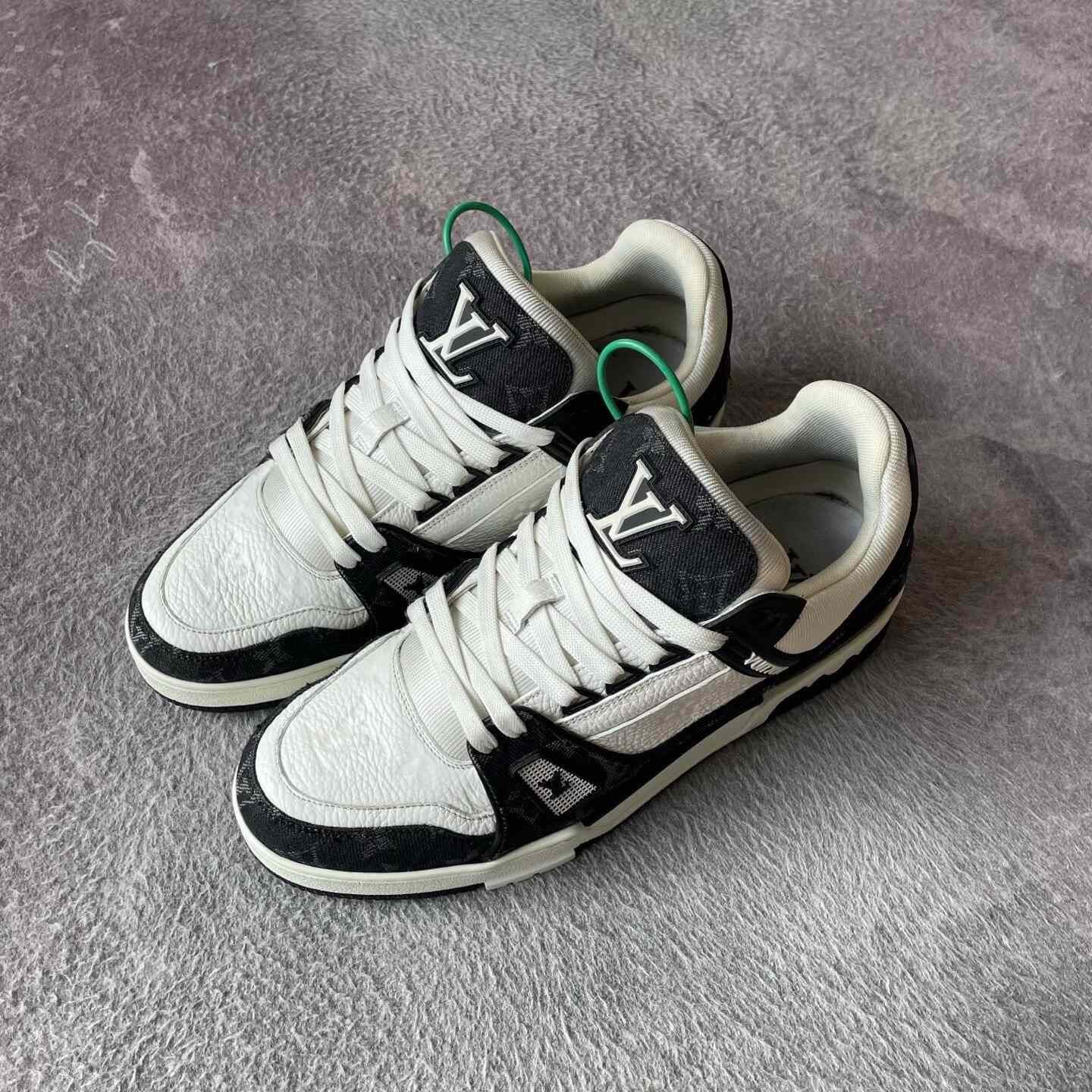 Louis Vuitton Louis Vuitton Training Black Lowtop Sneakers 41 Men Size US 8.5 / EU 41-42 - 1 Thumbnail