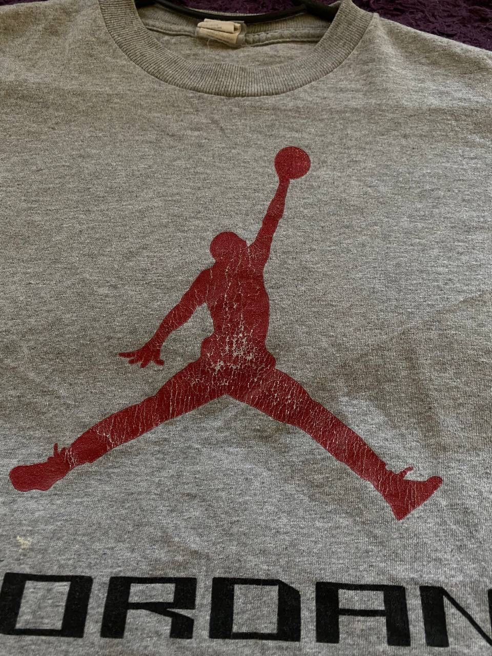 Jordan Brand Vintage Air Jordan T shirt center logo Size US L / EU 52-54 / 3 - 16 Thumbnail
