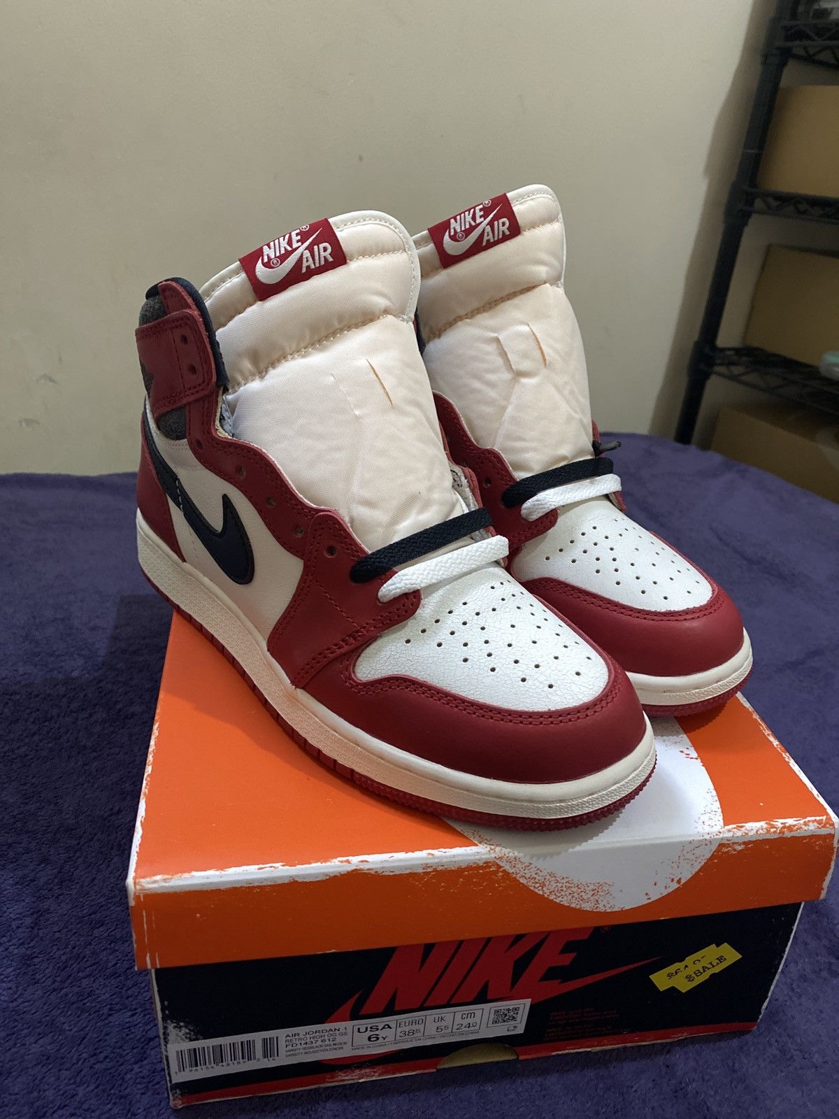 Jordan Brand × Nike Jordan 1 Retro High OG Chicago Lost and Found (GS) Size US 6 / EU 39 - 13 Thumbnail