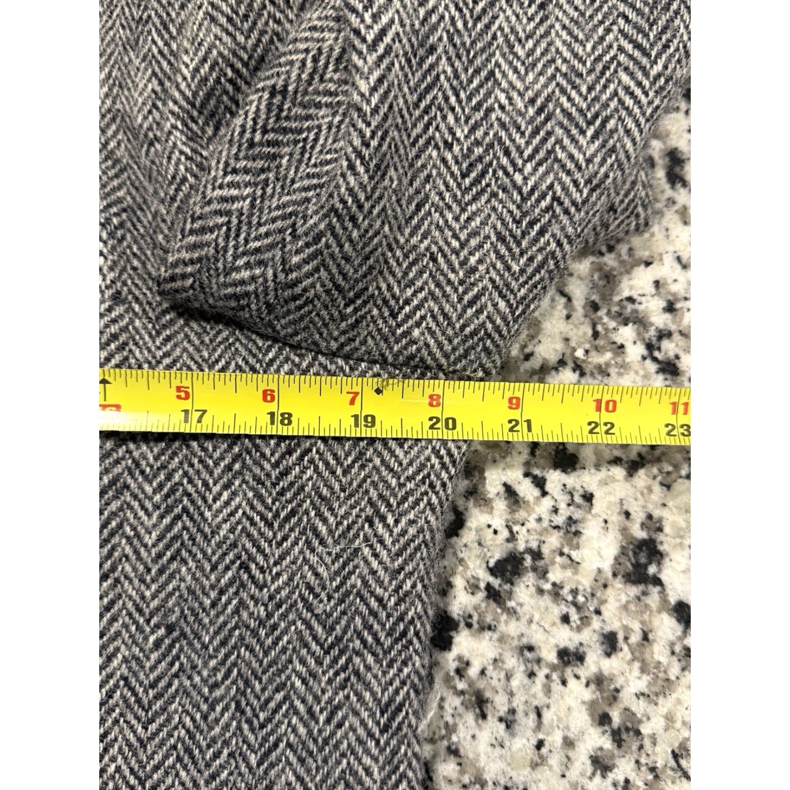 Harris Tweed VINTAGE Harris Tweed Blazer Gray Herringbone Wool USA Made Sz 41 Single-Breasted Two-Button Three-Button Sleeve Classic Sport Coat Men Size 42R - 3 Thumbnail