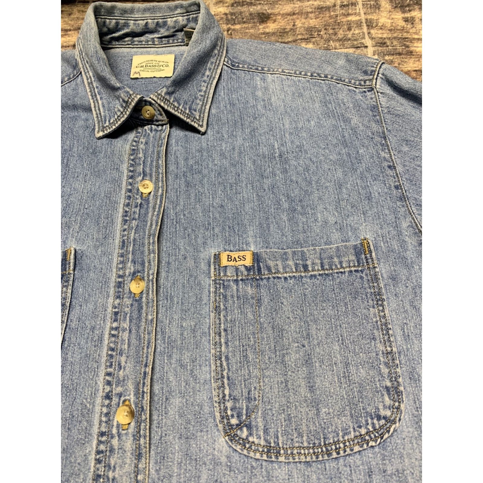 Vintage G.H. Bass Woman’s Button-Up Shirt Sky Blue Size Small 2 Front Pockets Bass Tab Shirt Womens Button-Up Casual Cotton Solid Long Sleeve Size S / US 4 / IT 40 - 3 Thumbnail