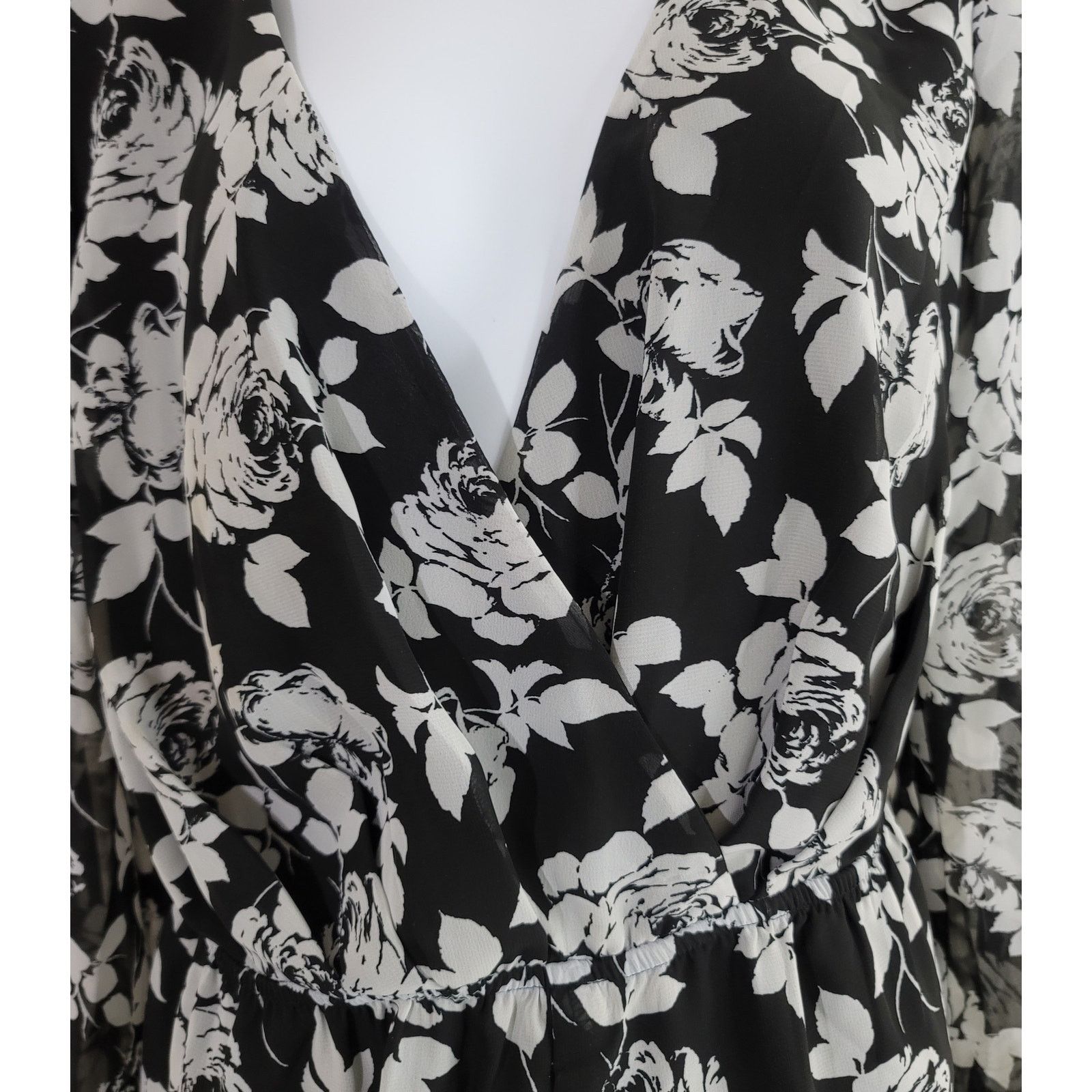 Other Love Ady Black White Floral Crisscross Bodice Romper Medium Size 30" / US 8 / IT 44 - 2 Thumbnail