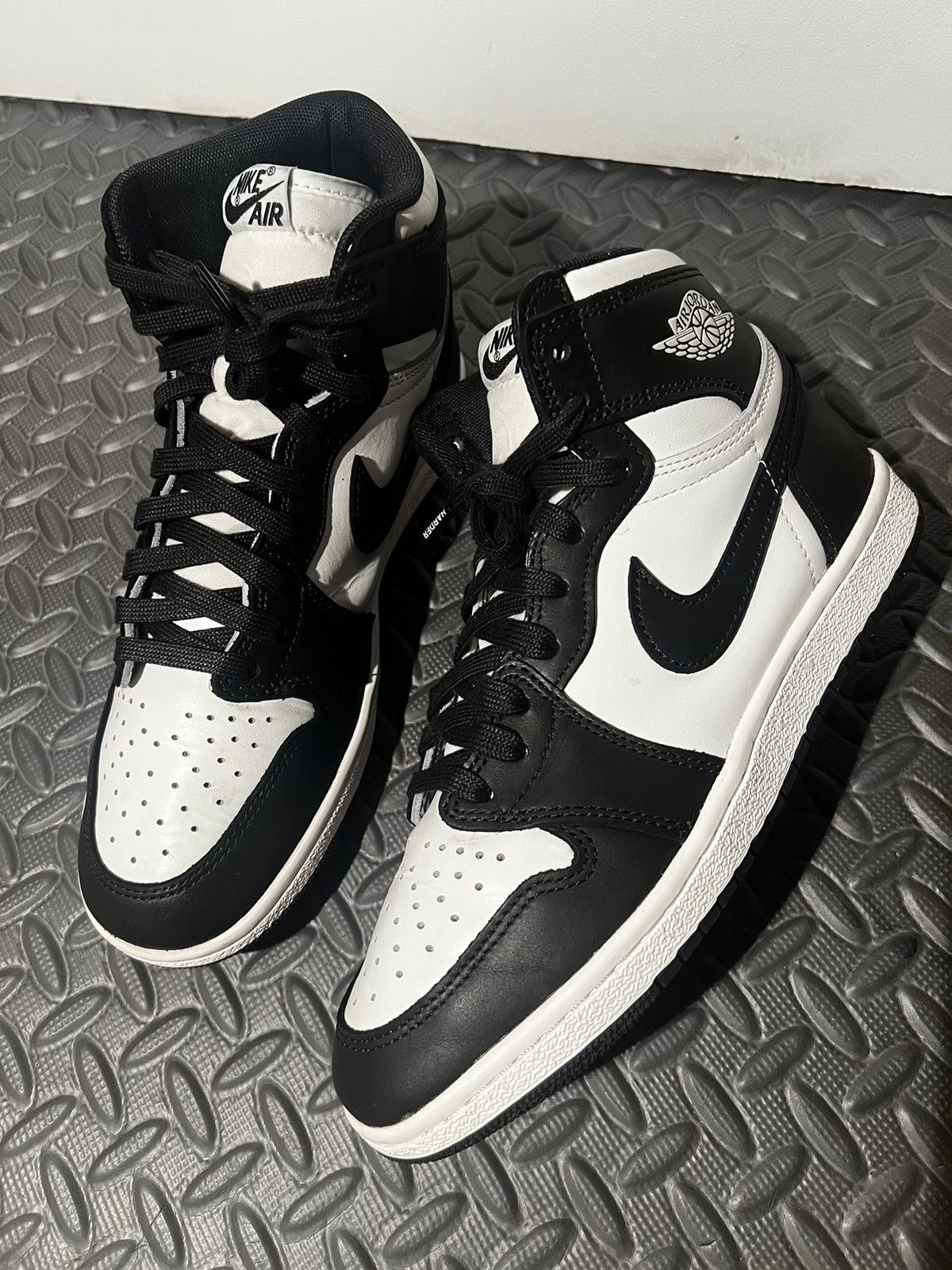 Jordan Brand CLEAN Air Jordan 1 Retro High OG 85’ Size 8.5 Black White Size US 8.5 / EU 41-42 - 1 Thumbnail