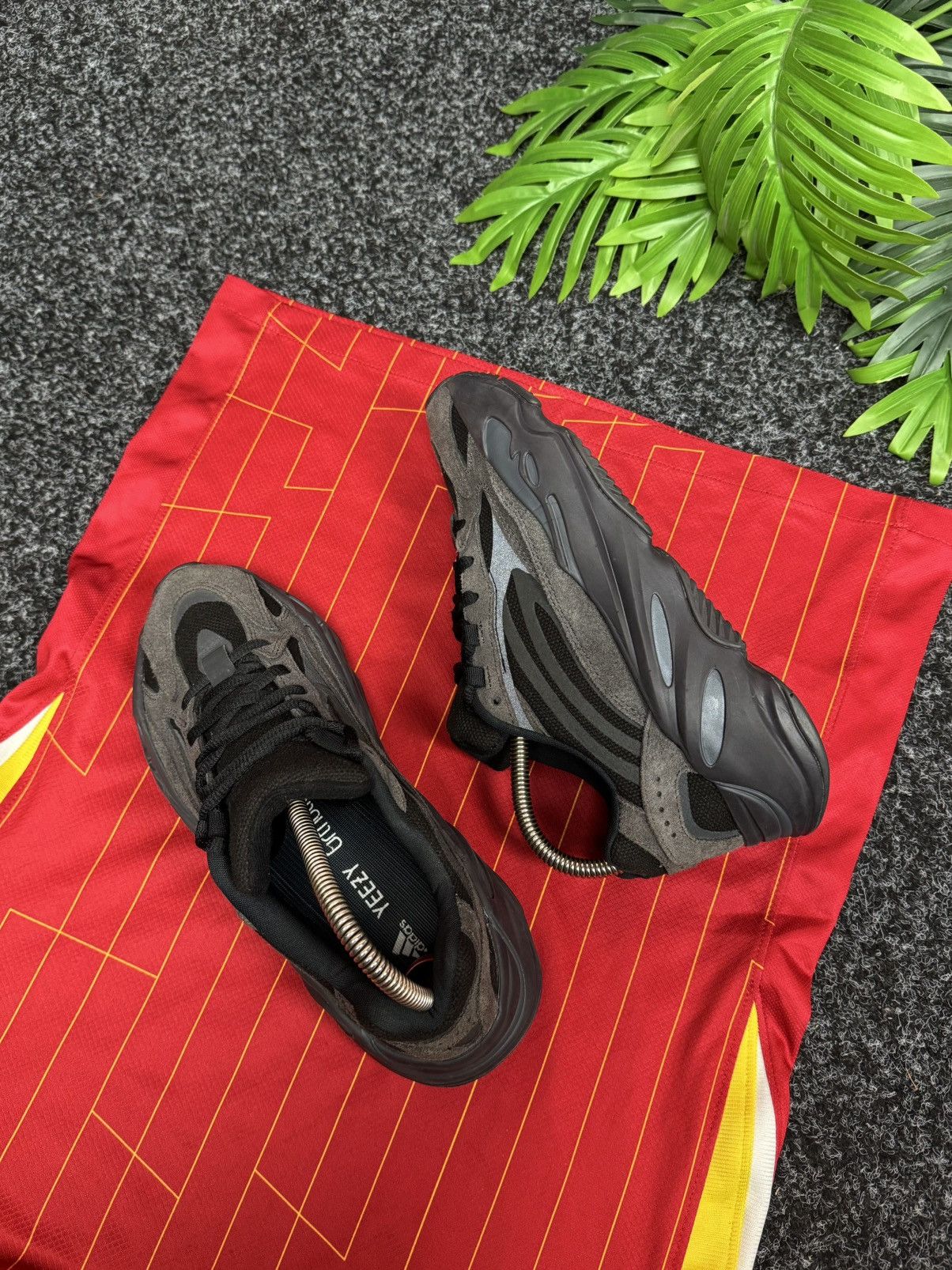 Adidas Adidas Yeezy Boost 700 V2 Vanta FU6684 Size 39 Size US 6 / IT 36 - 10 Thumbnail
