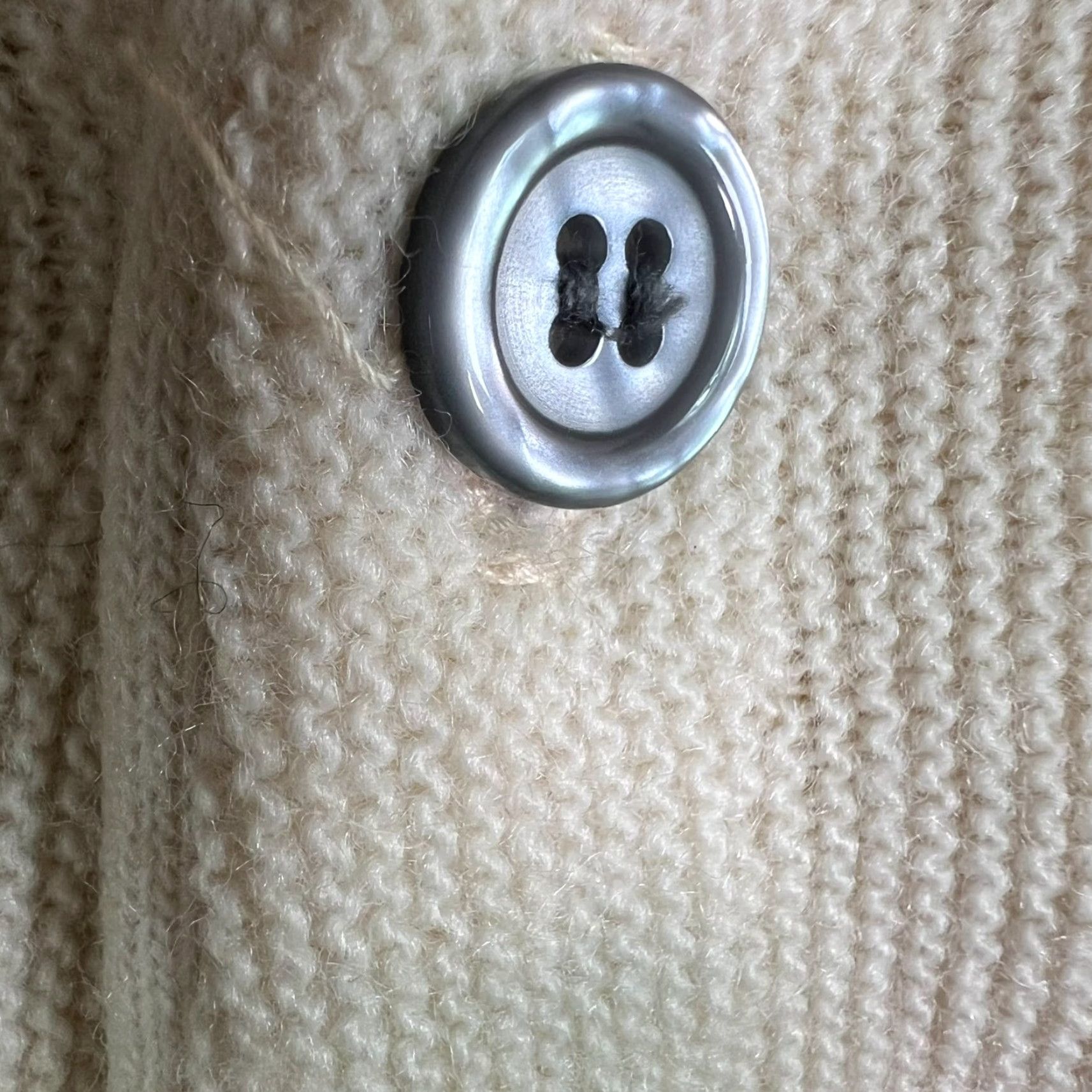 Izod VINTAGE IZOD Cardigan Sweater Mens L Ivory Acrylic V-Neck Button Knit All Seasons USA Size US L / EU 52-54 / 3 - 6 Thumbnail