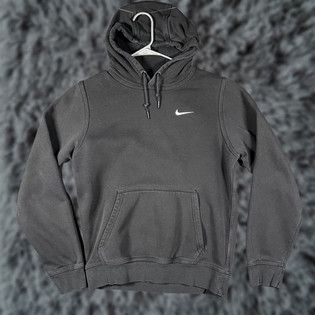 Nike Nike Hoodie Mens S Gray Pullover Sweatshirt Swoosh Kangaroo Pocket Front Logo Size US S / EU 44-46 / 1 - 1 Thumbnail