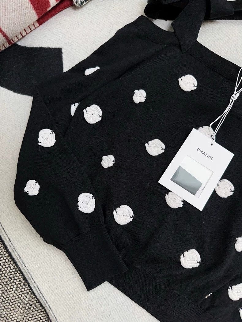 Chanel Chanel 23K black off-shoulder bow strap white embossed cam Size XS / US 0-2 / IT 36-38 - 3 Thumbnail
