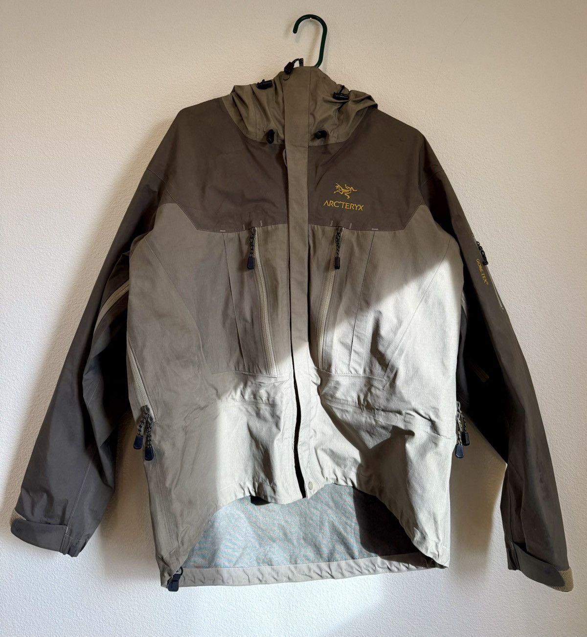 Arc'teryx 1999 Ultra Rare Arc’teryx Alpha SV Jacket - Stone - Large Size US L / EU 52-54 / 3 - 7 Thumbnail
