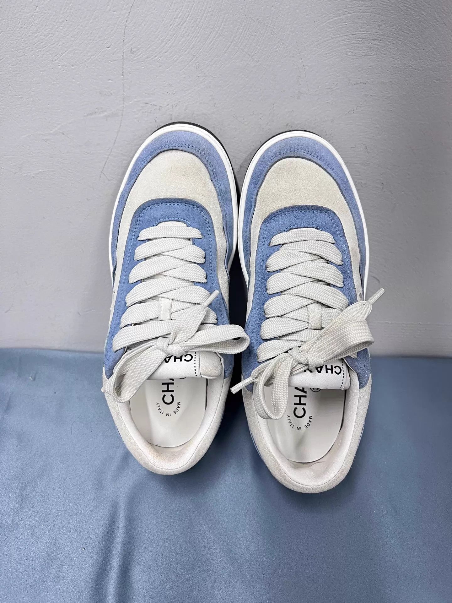 Chanel Chanel 23P White Blue Low-Top Sneaker 37 BF5017 Size US 6.5 / IT 36.5 - 4 Thumbnail
