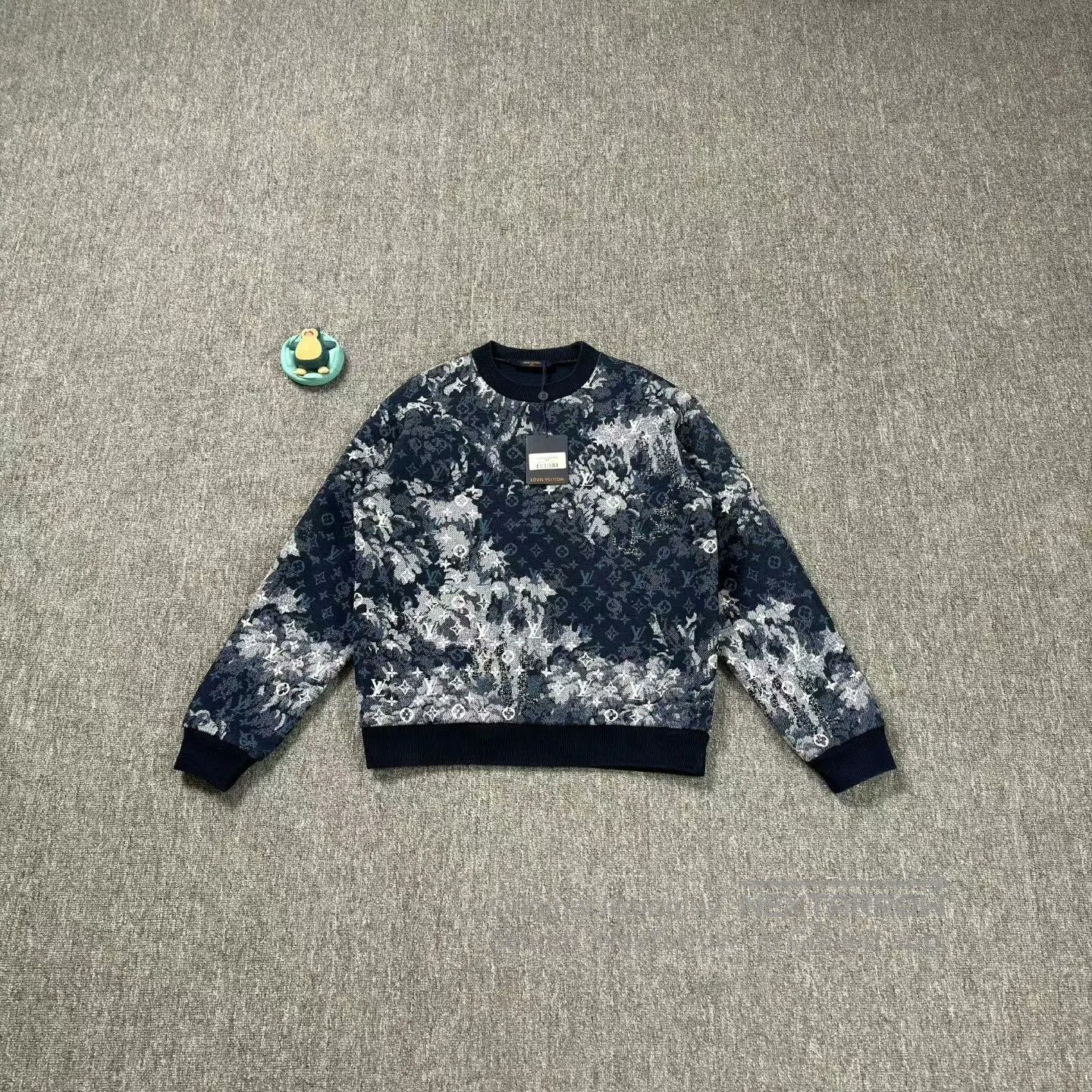 Louis Vuitton louis vuitton floral print sweatshirt size M. Size US M / EU 48-50 / 2 - 1 Thumbnail