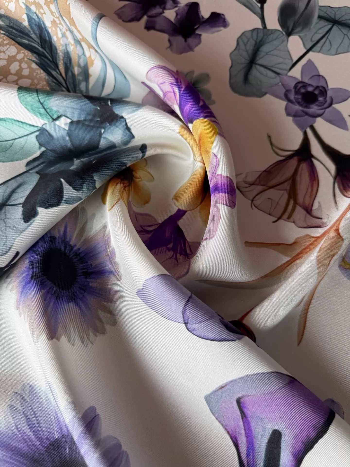 Salvatore Ferragamo Ferragamo Vtg Watercolor Floral Silk Scarf 90cm Blue-White Size ONE SIZE - 6 Thumbnail
