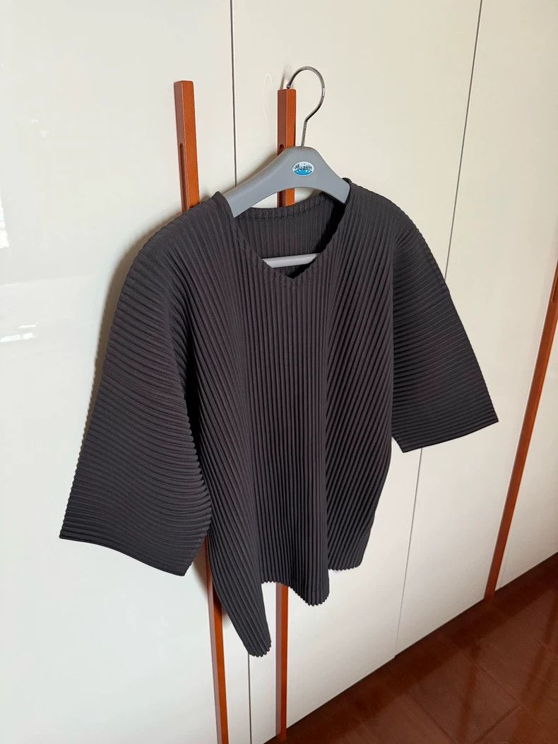 Issey Miyake Issey Miyake Grey pleated short-sleeved shirt Size M / US 6-8 / IT 42-44 - 1 Thumbnail