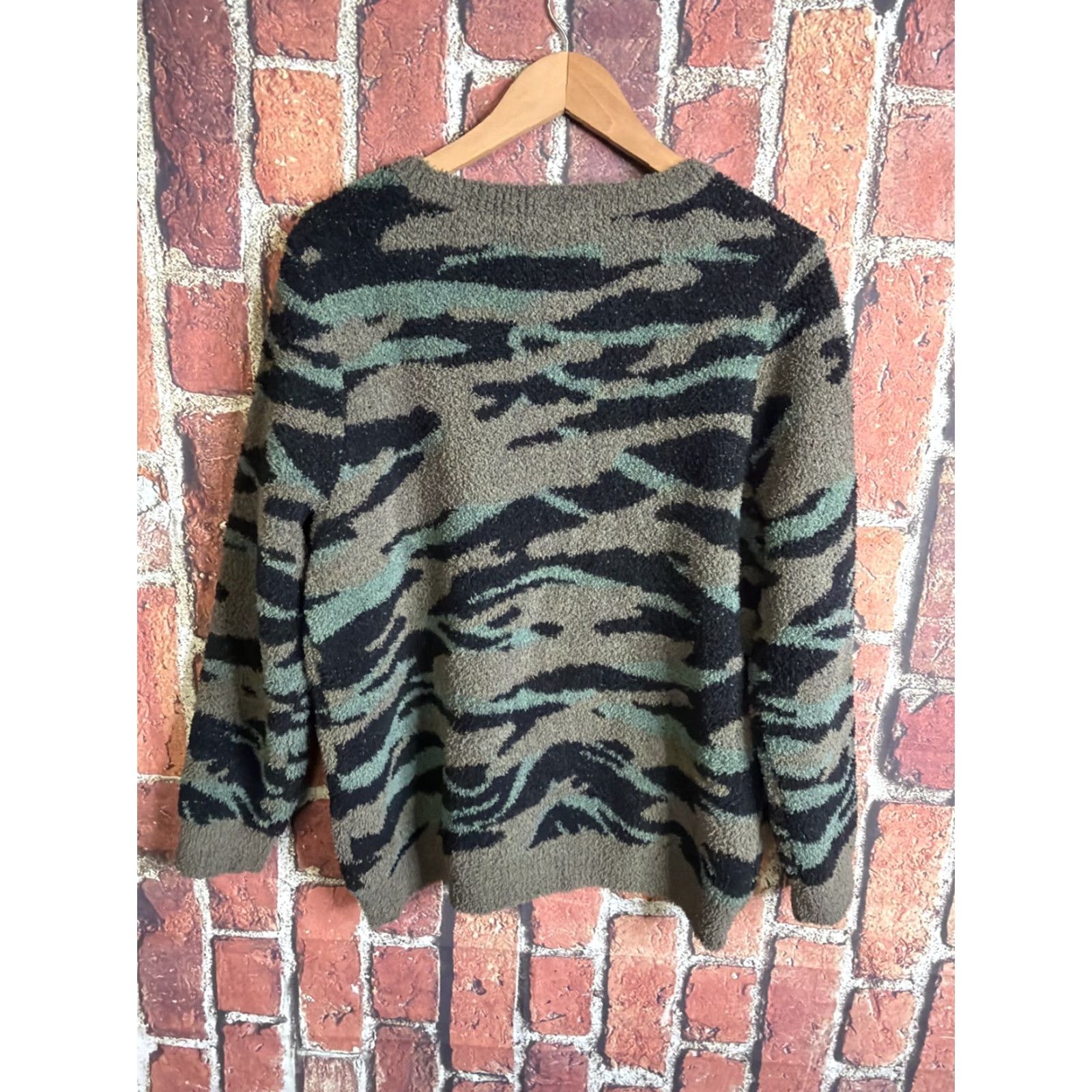 Vintage Barefoot Dreams CozyChic Seaside Crew-Neck Pullover Green Camo XL Women Sweater Pullover Camouflage Size XL / US 12-14 / IT 48-50 - 3 Thumbnail