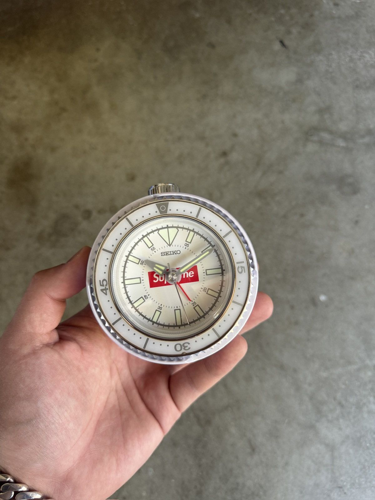 【即日発送】Supreme® Seiko Mai Alarm Clock 白 楽天市場】【Supreme x Seiko Mai Alarm Clock White