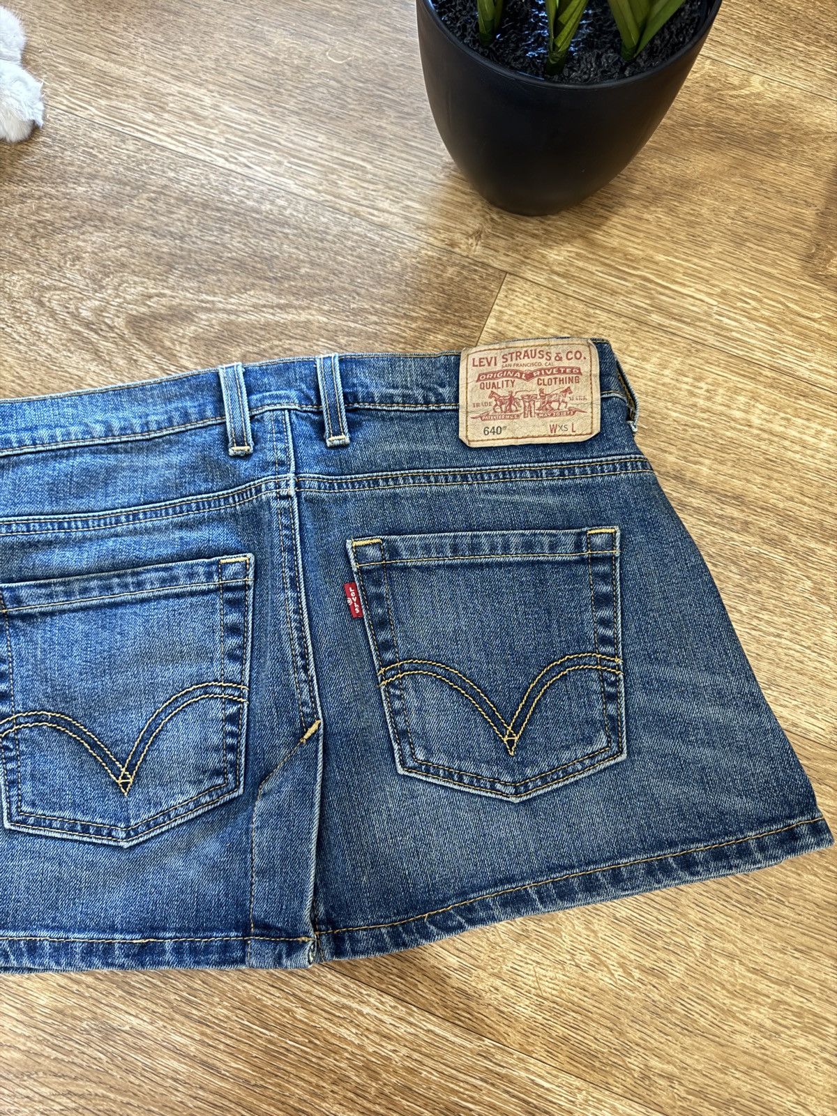 Levi's VINTAGE LEVI’S WASHED BLUE MINI SKIRT Size 28" / US 6 / IT 42 - 4 Thumbnail