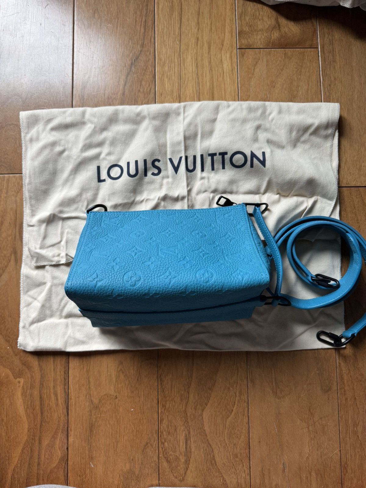 Louis Vuitton Like new Triangle Messenger (Spring 2020) Size ONE SIZE - 1 Thumbnail