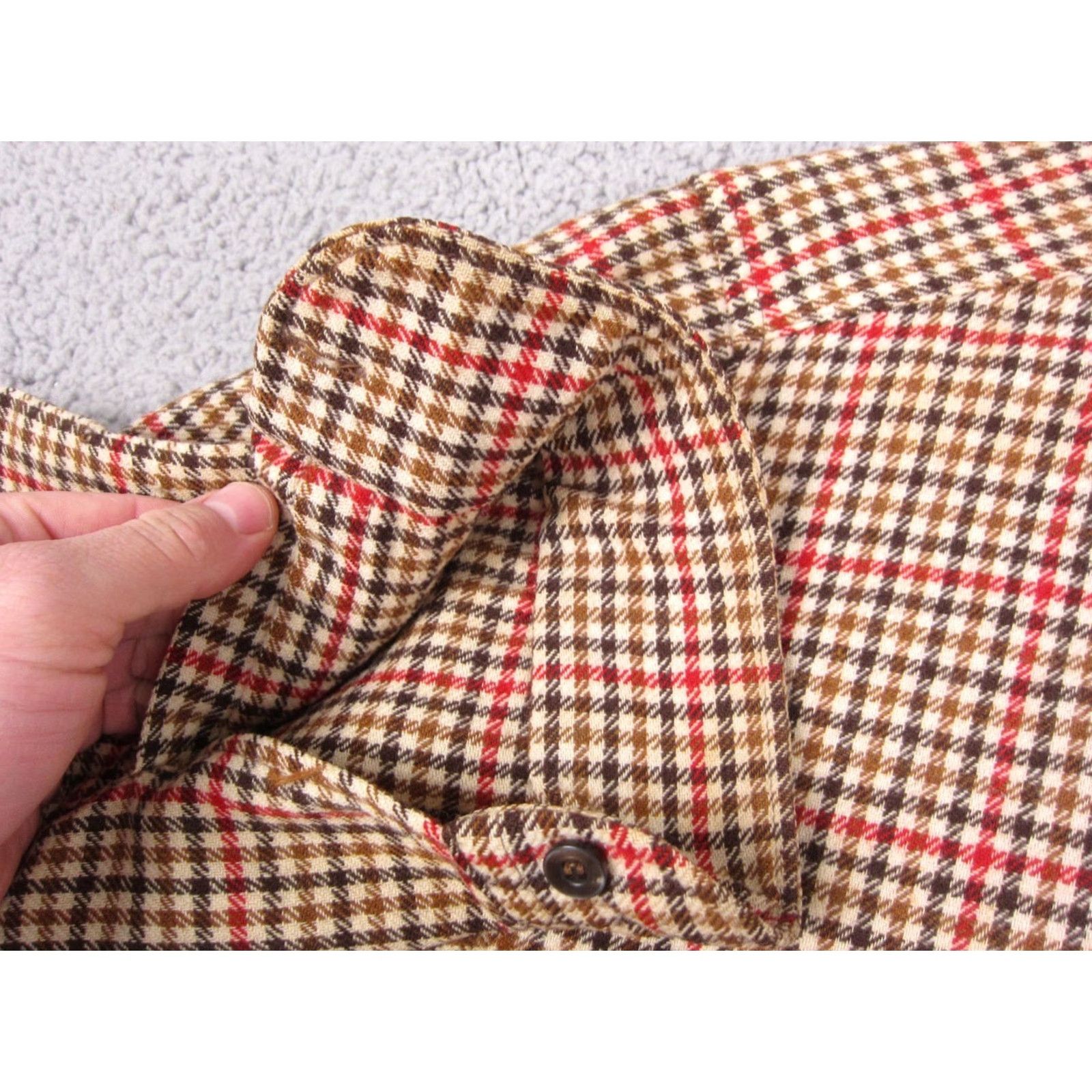 Pendleton VINTAGE Pendleton Shirt Mens XL Brown Wool Made in USA 50s 60s Plaid Button-Up Long Sleeve Collared Retro Classic Outdoor Workwear 90s Mens Size US XL / EU 56 / 4 - 4 Thumbnail
