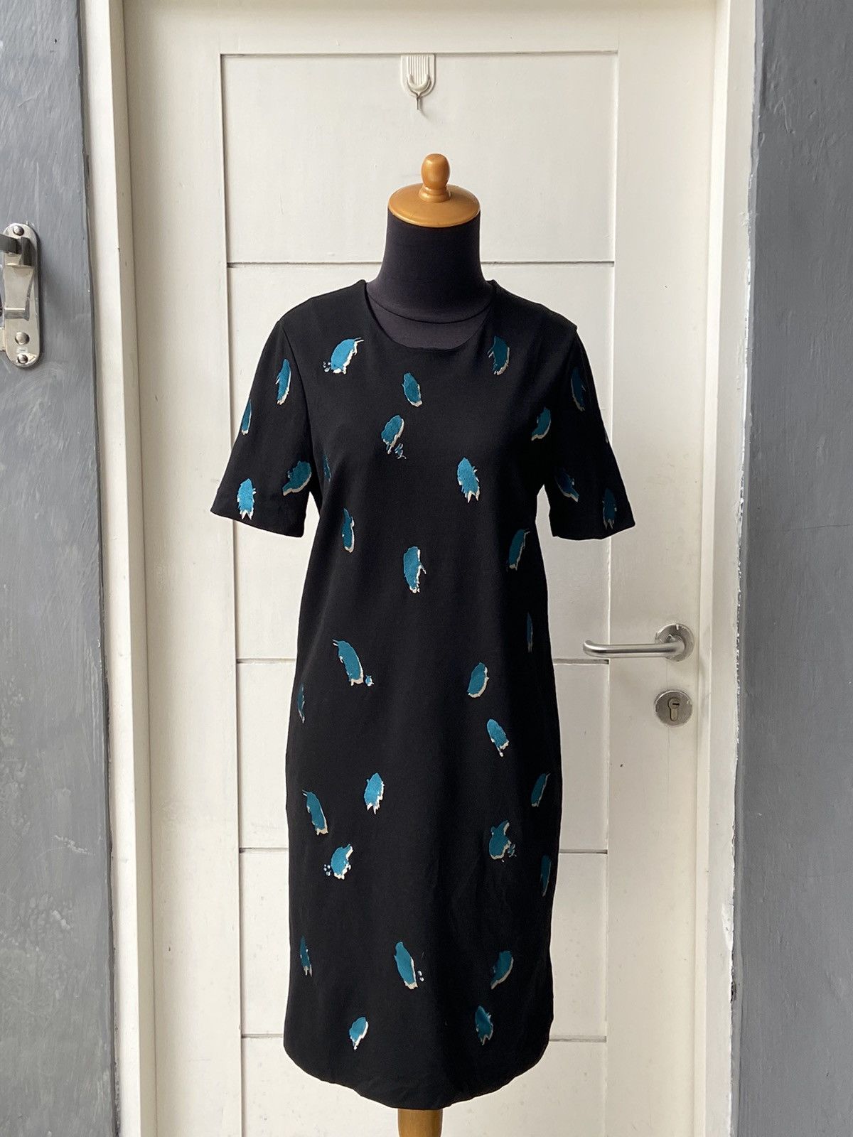 Hugo Boss HUGO BOSS Motive Midi Dress Size XS / US 0-2 / IT 36-38 - 6 Thumbnail