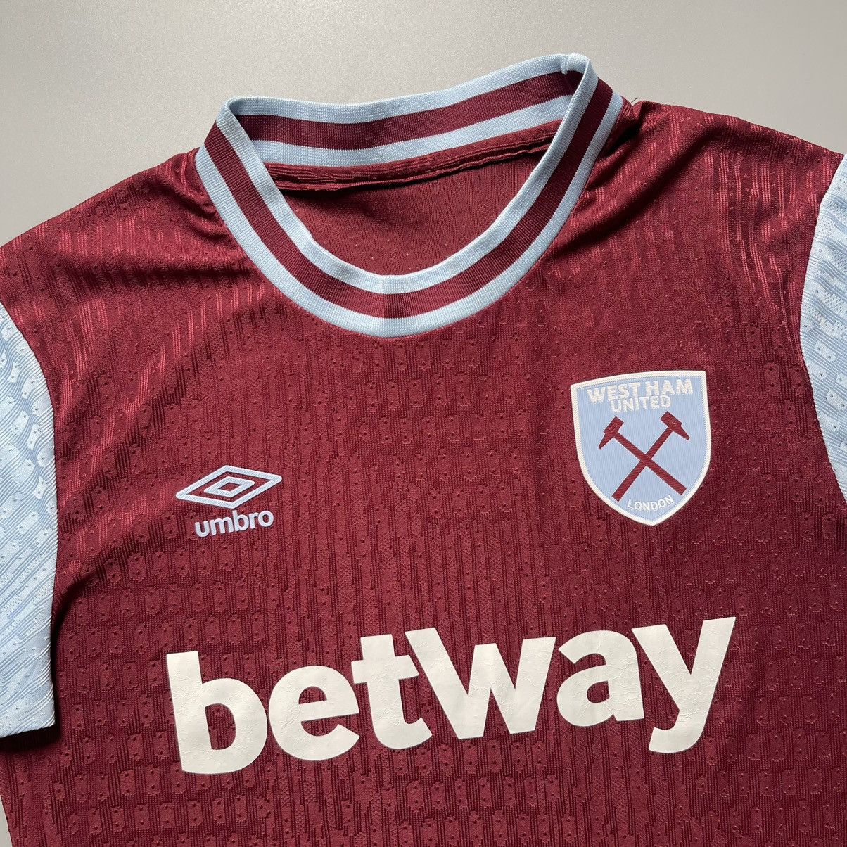 Vintage WEST HAM UNITED UMBRO 2024/2025 SOCCER HOME JERSEY #14 KUDUS Size US S / EU 44-46 / 1 - 4 Thumbnail