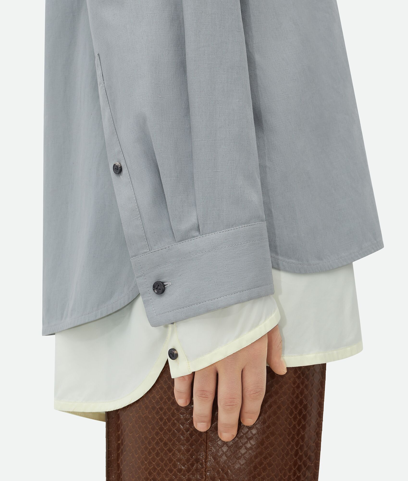 Bottega Veneta o1w1db10825 Relaxed Fit Linen Double Shirt in Vapor/Camomile Size US M / EU 48-50 / 2 - 5 Thumbnail