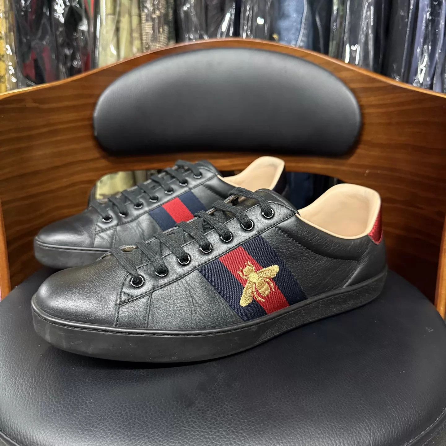 Gucci Gucci Ace Sneaker Bee Embroidered 43 Like New Worn 2x Size US 10 / EU 43 - 1 Thumbnail