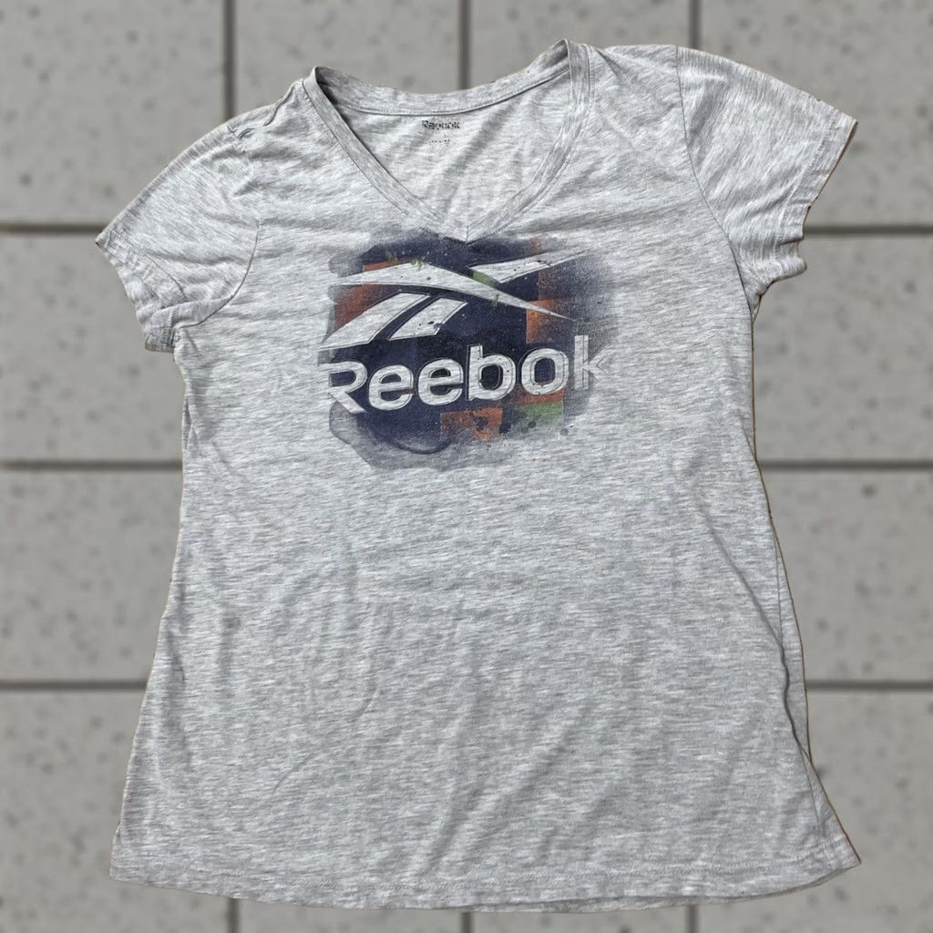 Reebok REEBOK Shirt Womens M Gray Abstract Colorful 90s Y2k Style Graphic Vneck Tee M Size L / US 10 / IT 46 - 1 Thumbnail