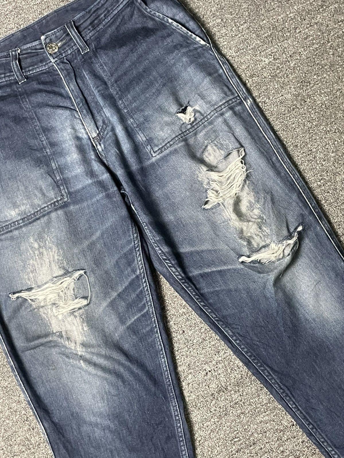 Armani Exchange × Vintage ARMANI EXCHANGE Distressed Ripped Jeans (91) Size US 33 - 3 Thumbnail