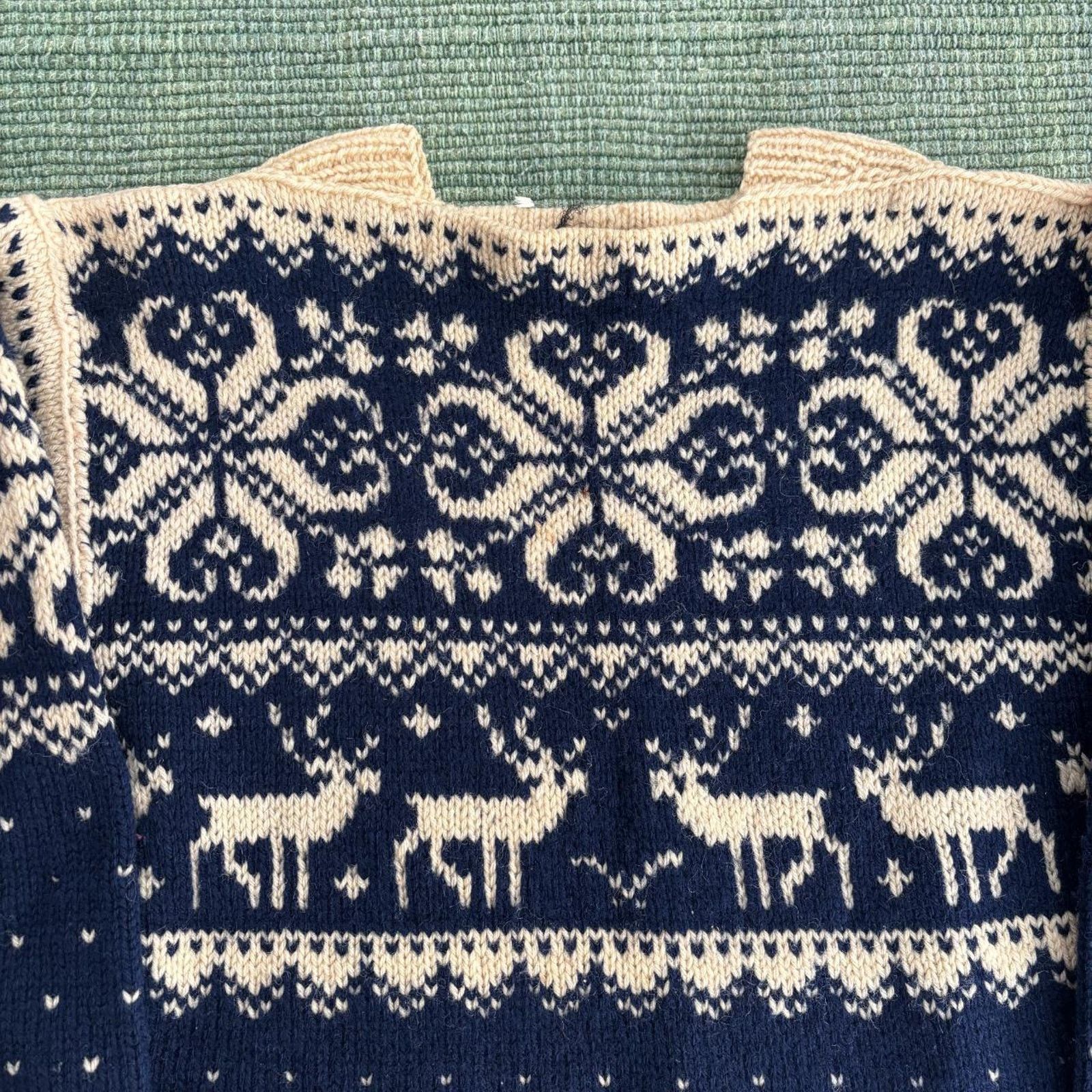 Vintage 1940s 50s vintage norwegian wool knit reindeer sweater Size M / US 6-8 / IT 42-44 - 2 Thumbnail