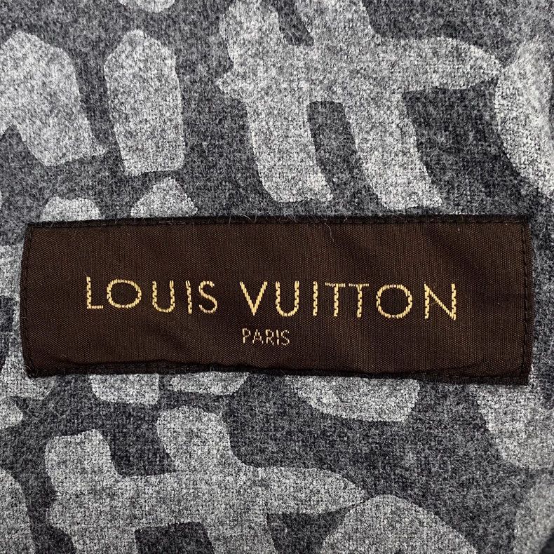 Louis Vuitton Louis Vuitton Dark blue reversible hooded drawstring zip d Size US M / EU 48-50 / 2 - 6 Thumbnail