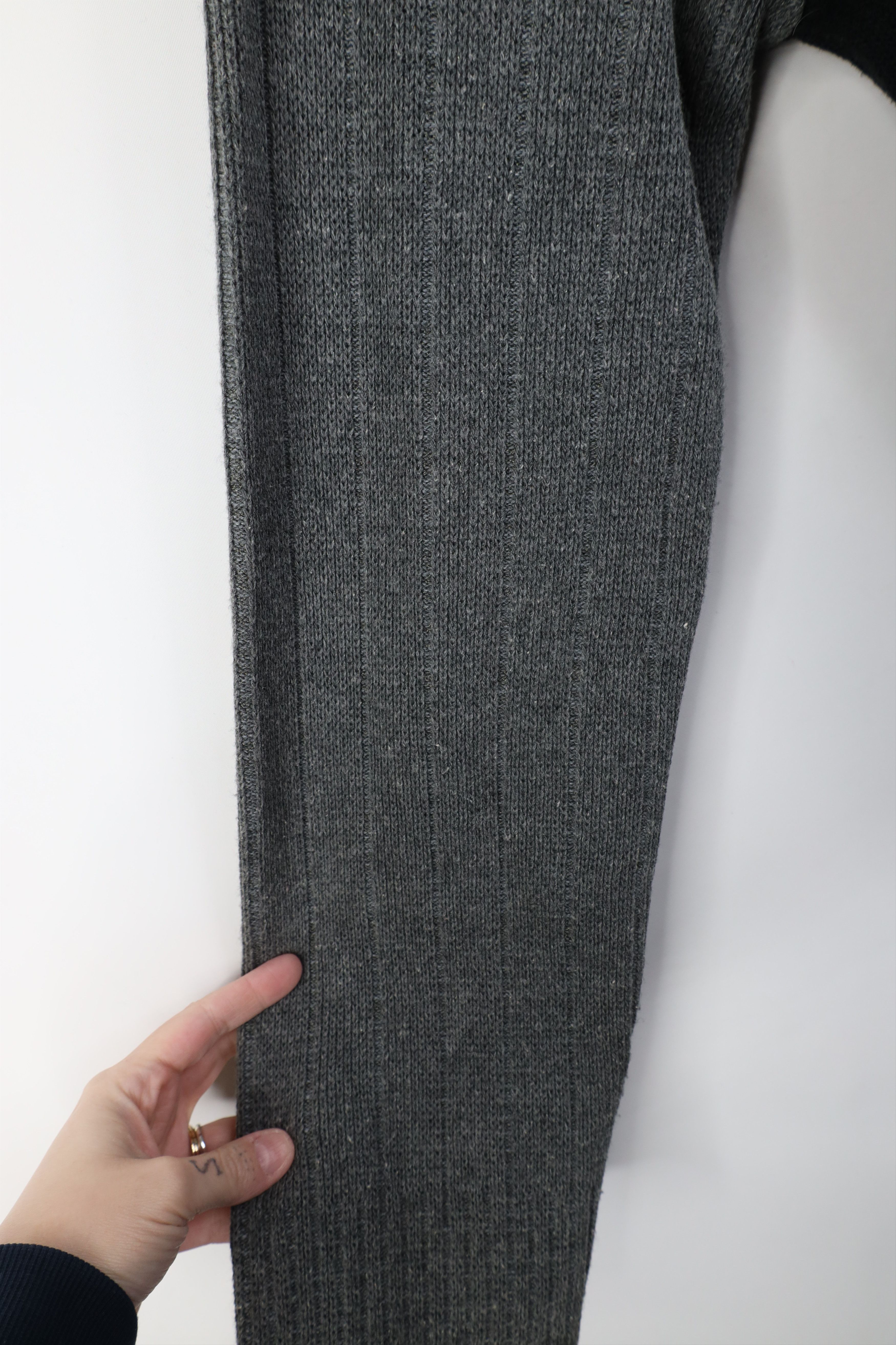 Vintage Vintage 90s Streetwear Heavy Ribbed Knit V-Neck Sweater Size US XL / EU 56 / 4 - 6 Thumbnail