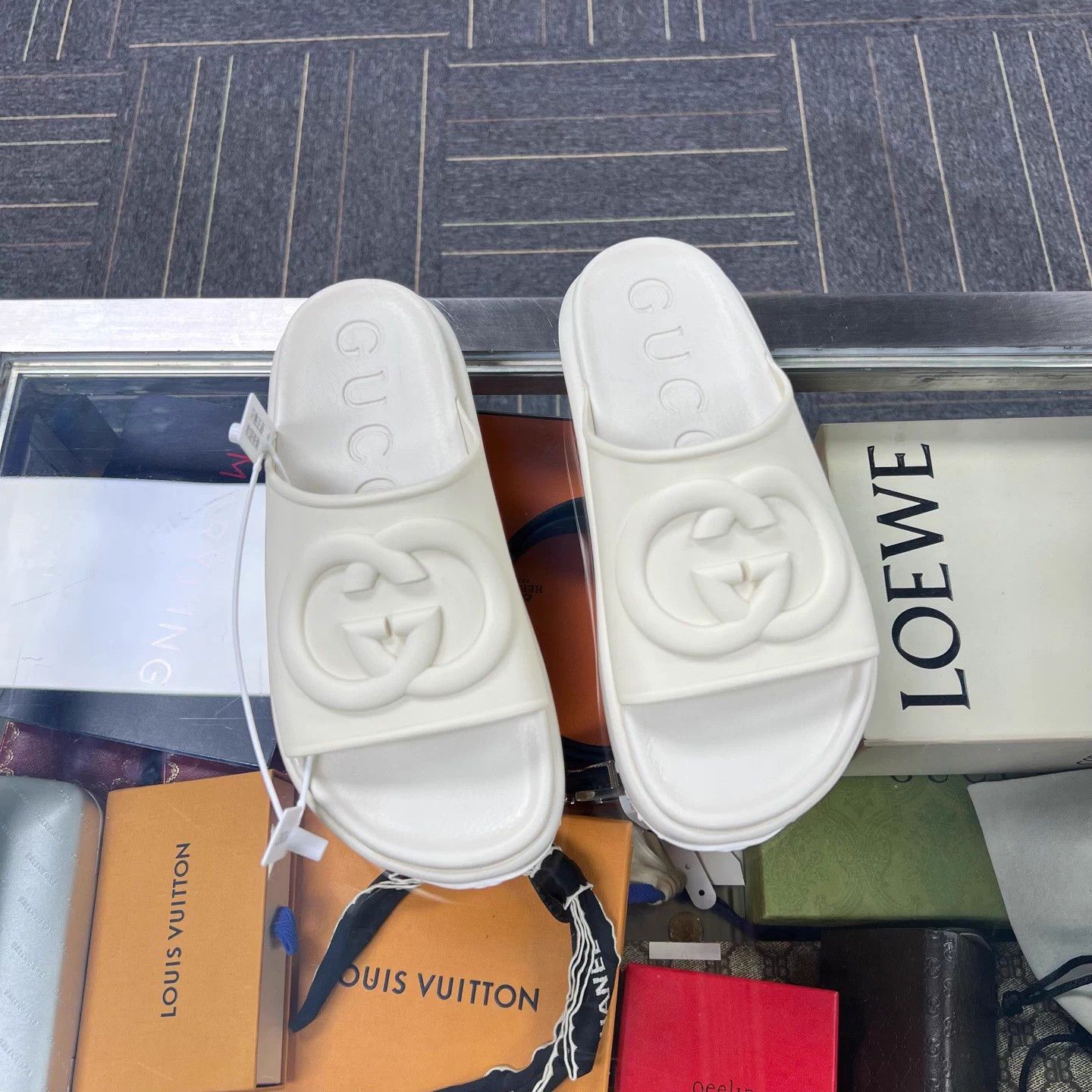 Gucci GG white platform slippers size 38