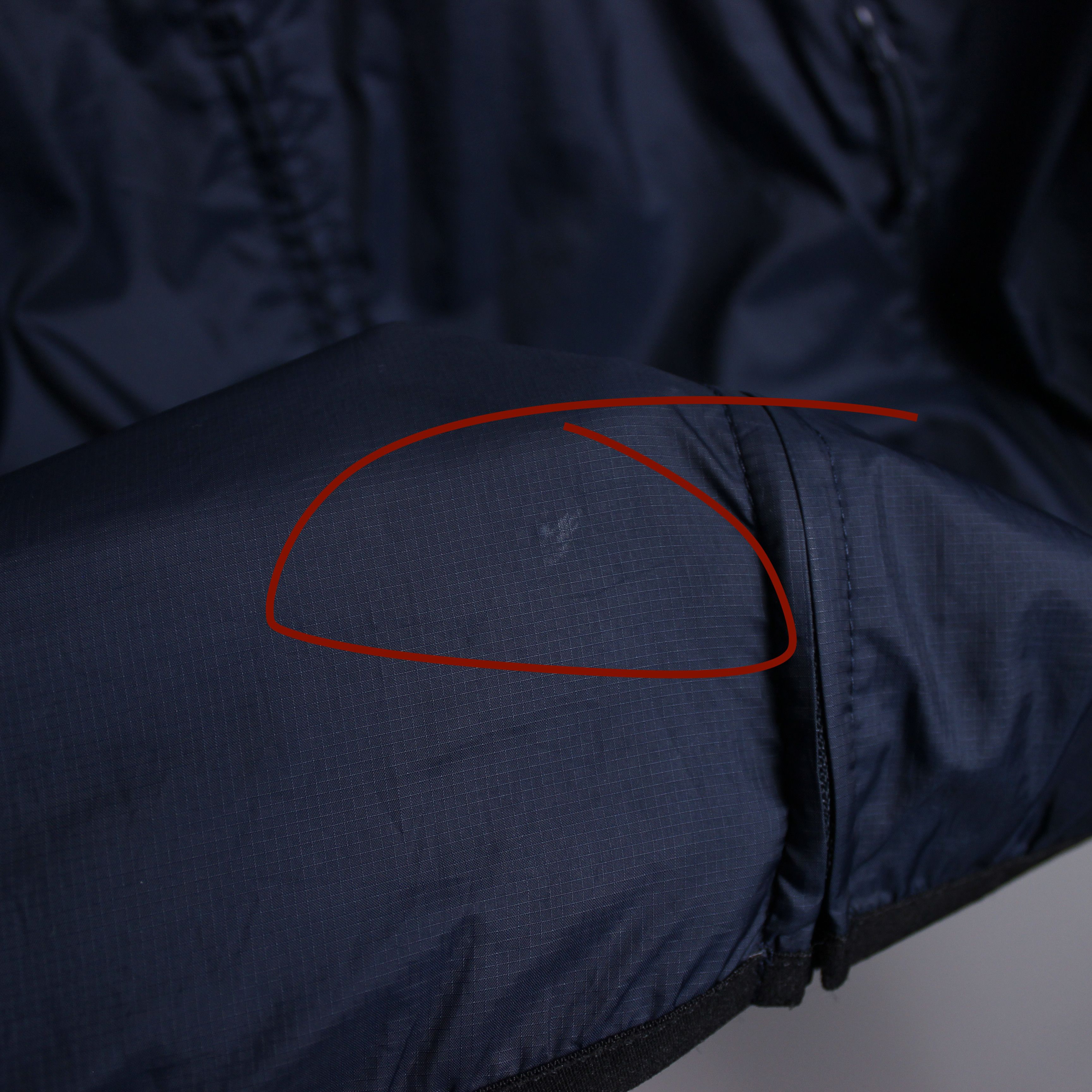 The North Face TNF The North Face light jacket big logo centr L Size US L / EU 52-54 / 3 - 16 Thumbnail