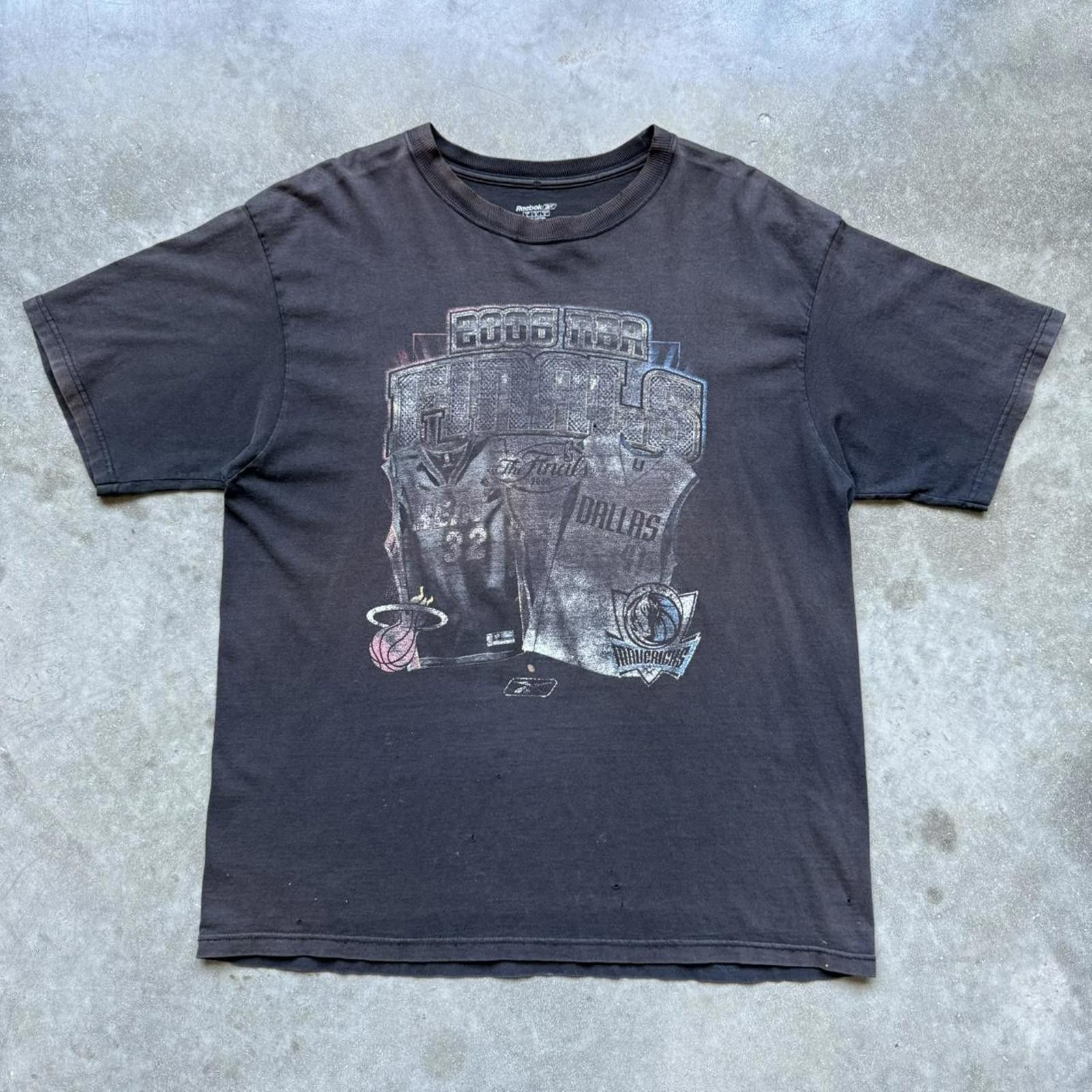 Reebok Reebok 2006 NBA Finals “Heat vs Mavericks” Graphic T-shirt Size US L / EU 52-54 / 3 - 1 Thumbnail