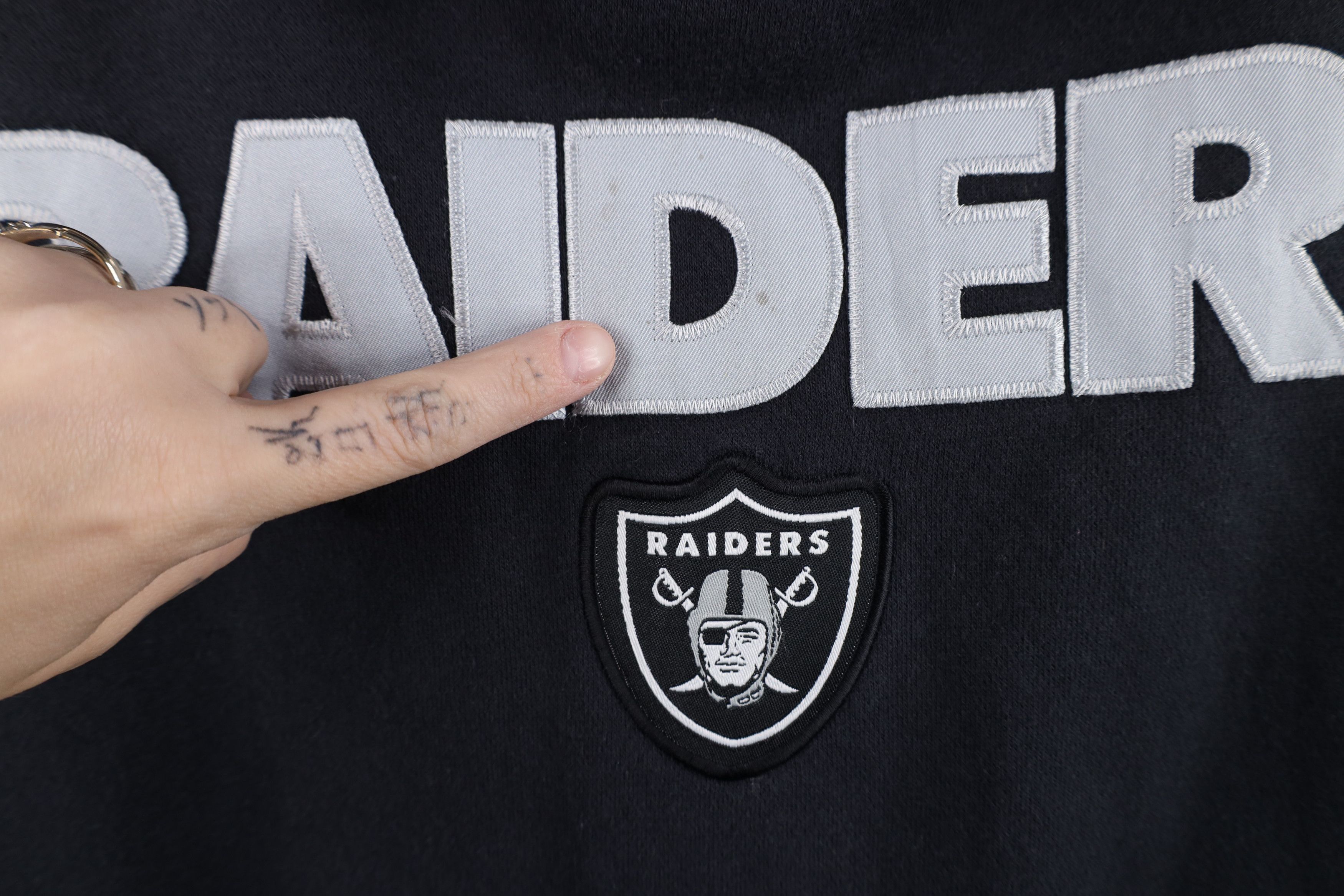 Majestic Vintage Y2K Majestic Oakland Raiders Football Hoodie Size US M / EU 48-50 / 2 - 8 Thumbnail