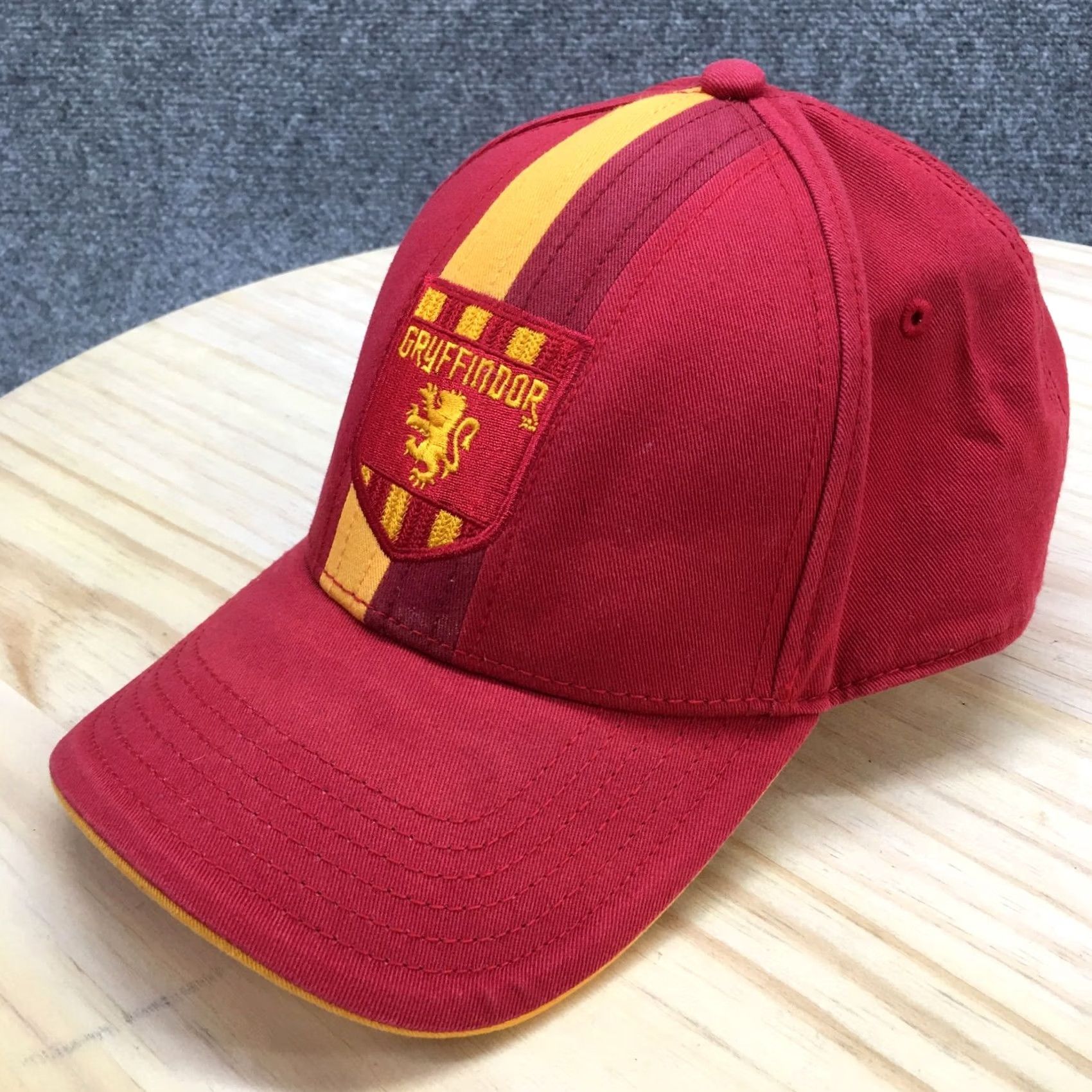 Vintage Harry Potter Gryffindor Crest Baseball Cap Hat Mens OS Maroon Gold Adjustable Size ONE SIZE - 2 Thumbnail