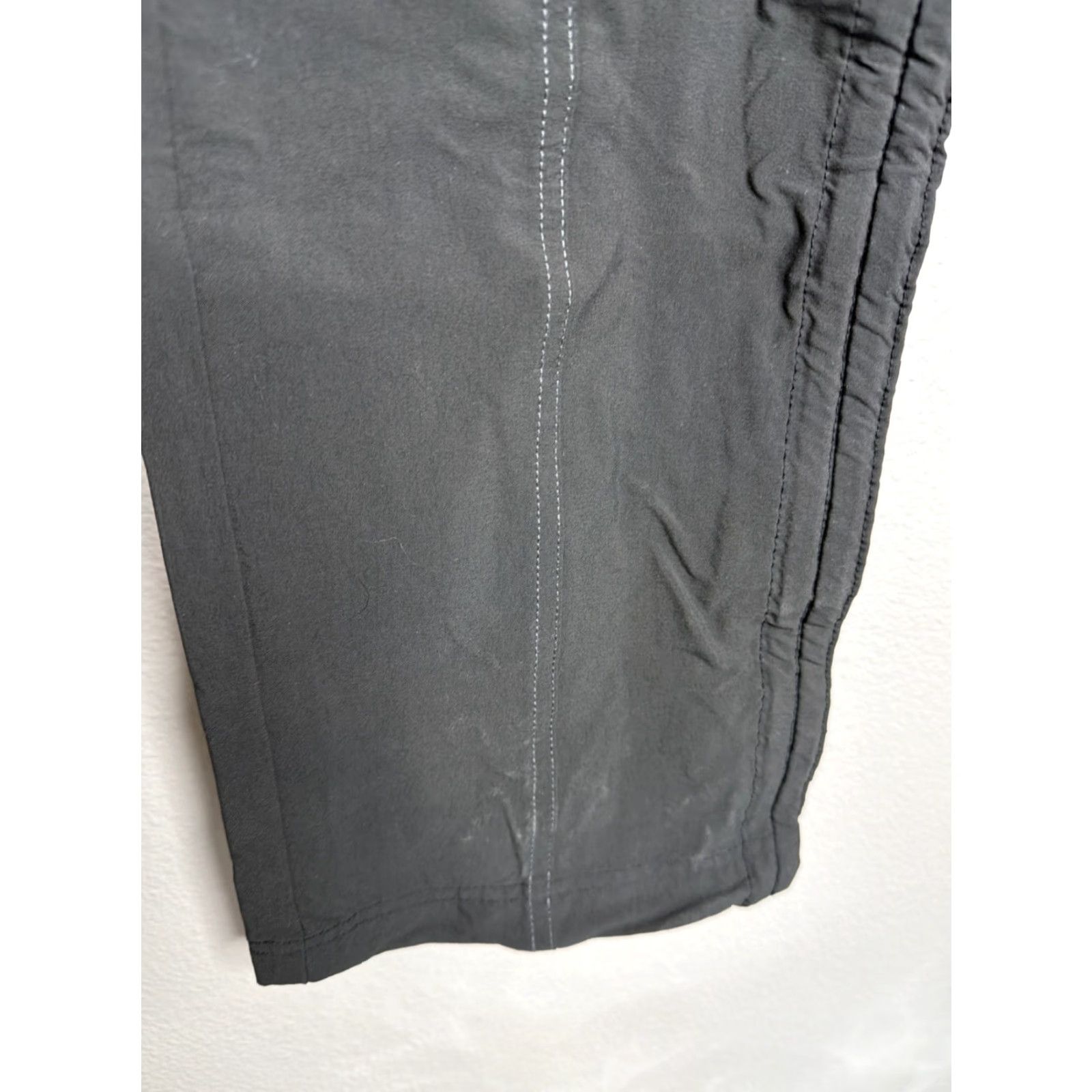 Vintage KuhL Womens Pants Cargo Black 4 Straight Leg Lightweight Outdoor EUC Size 27" / US 4 / IT 40 - 2 Thumbnail