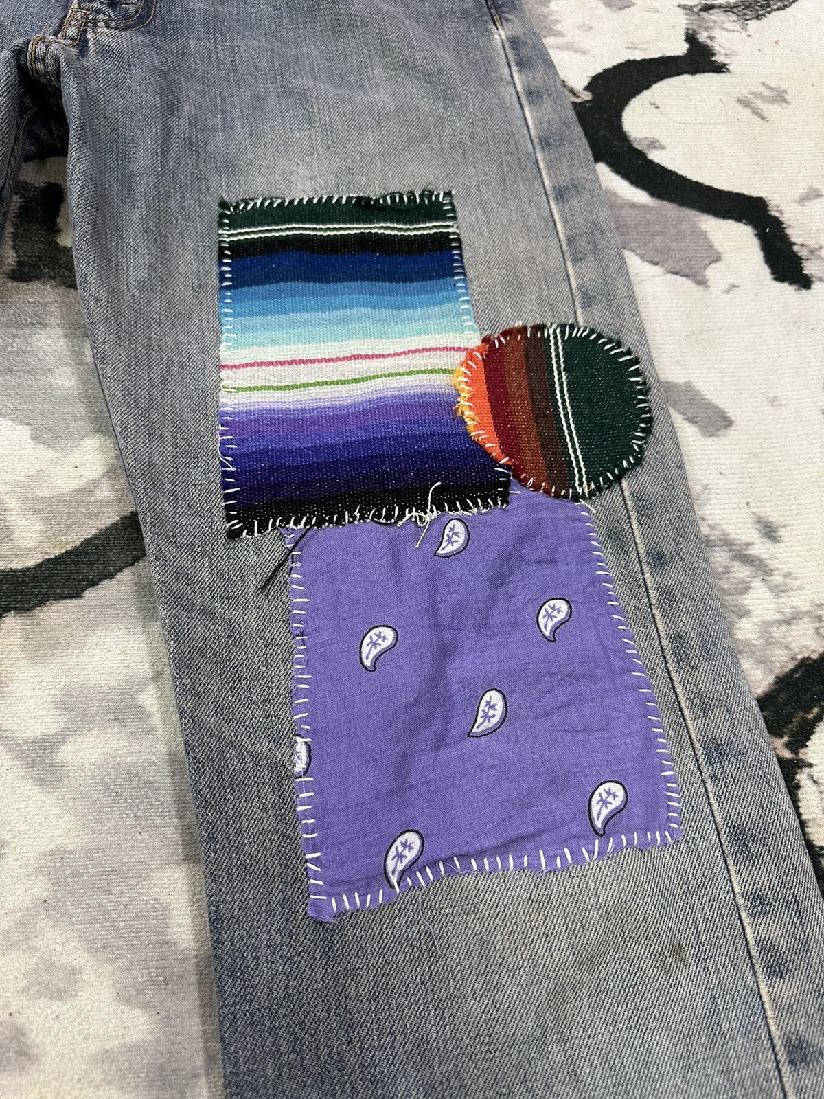 Levi's LEVIS 501 CUSTOM HIPPIE PATCHES DISTRESSED DENIM JEANS Size US 30 / EU 46 - 11 Thumbnail