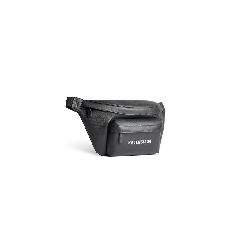 Balenciaga o1tr1nto0426 Size: OS / Everyday Beltpack in Black Size ONE SIZE - 2 Thumbnail