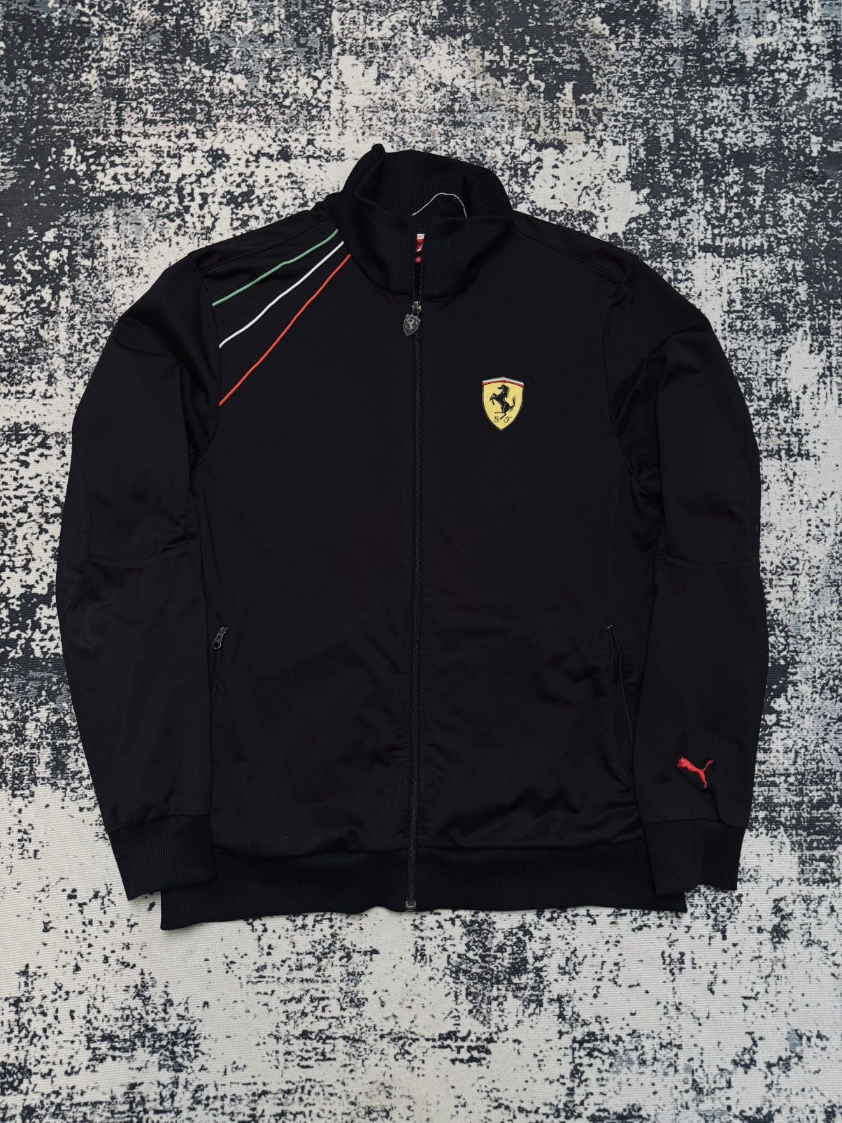 Ferrari × Puma Rare Distressed Puma X Ferarri Sweater zip Black Size US L / EU 52-54 / 3 - 1 Thumbnail