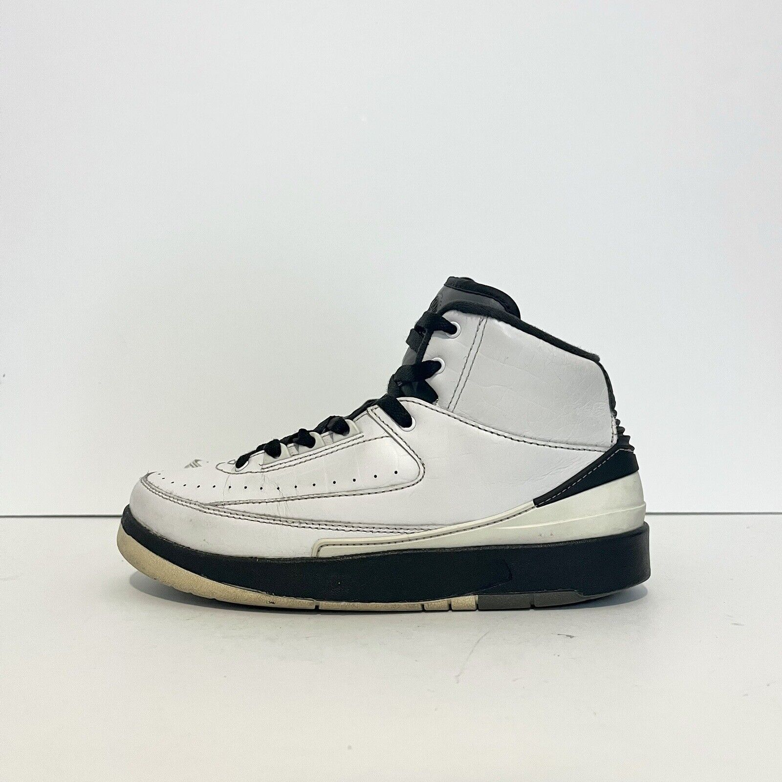 Nike 2015 Nike Air Jordan 2 II Retro GS Wing It 834283-103 Sz 5Y Size US 6.5 / IT 36.5 - 1 Thumbnail